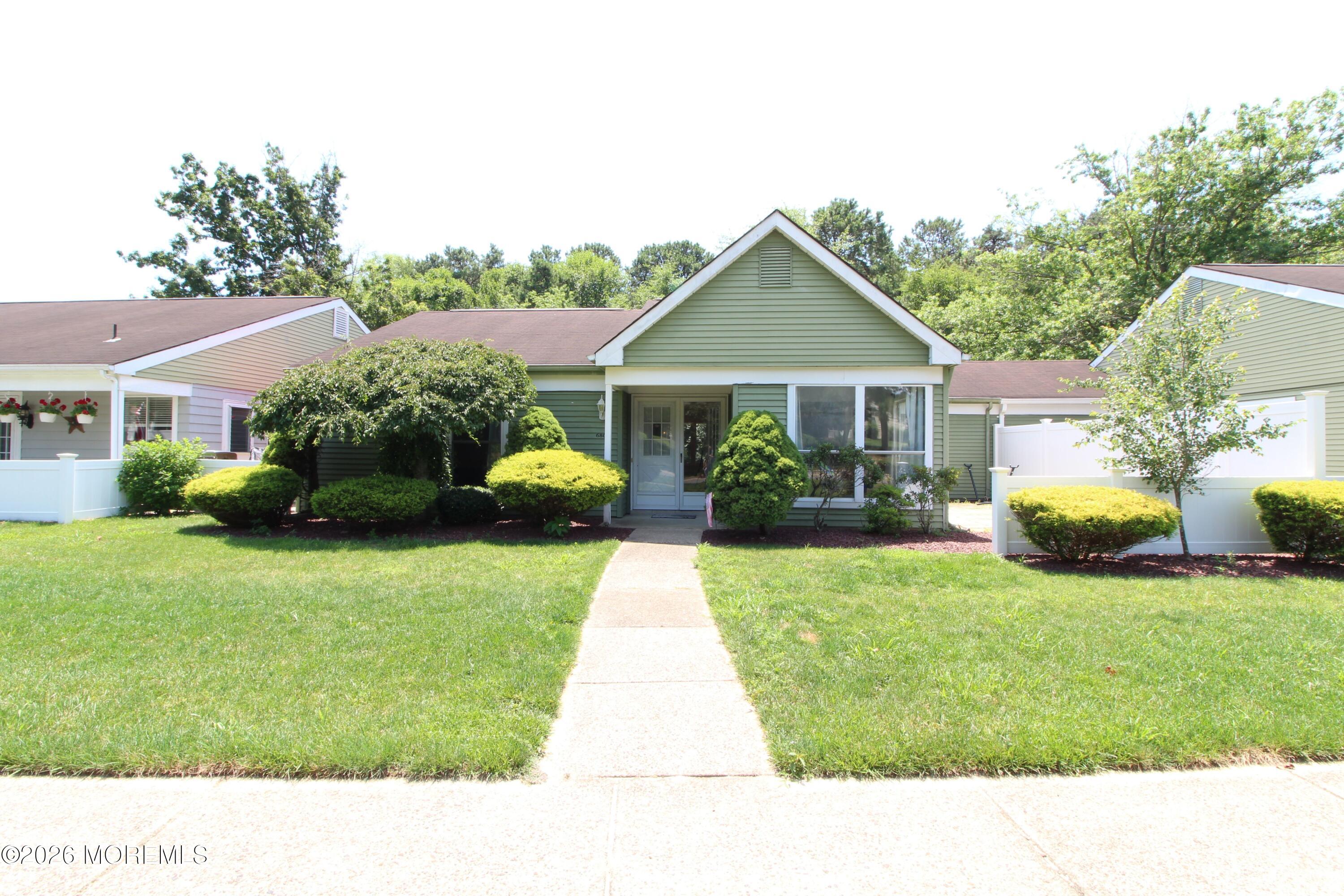 680B Huntington Drive — photo
