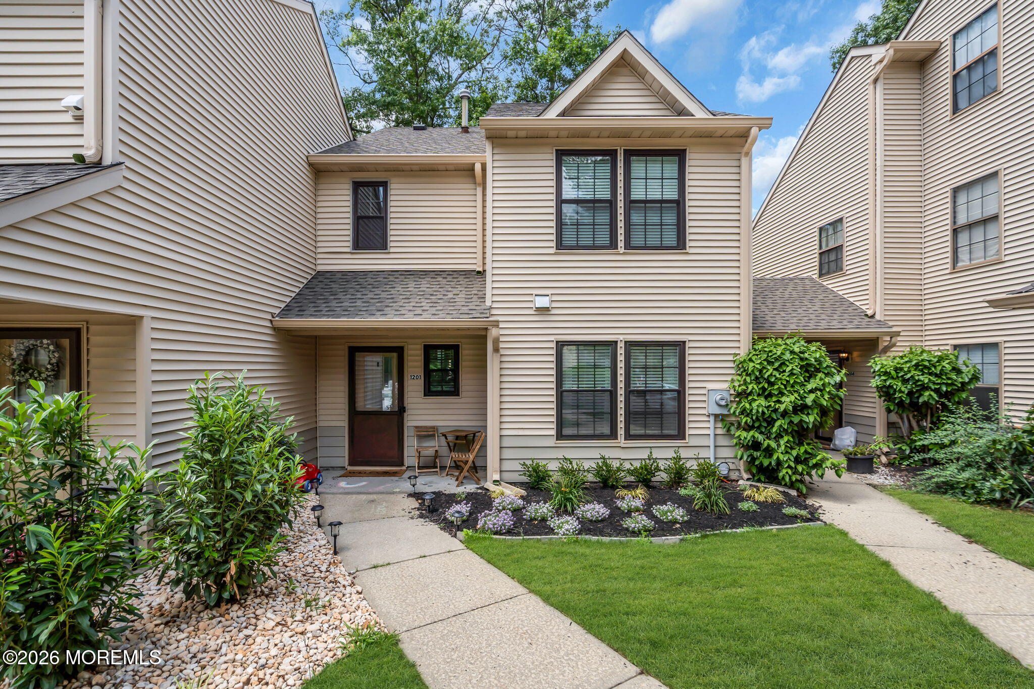 1201 Dahlia Court — photo