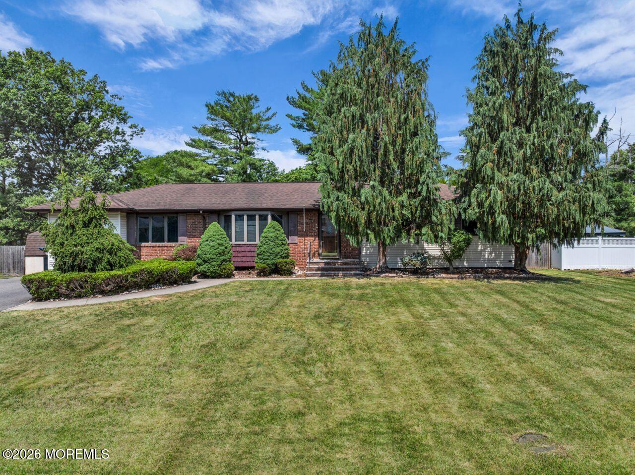 77 Schwinn Drive — photo