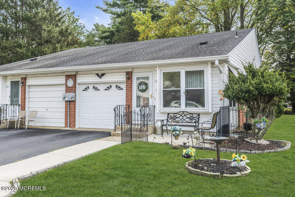 5 Quaker Lane B — photo