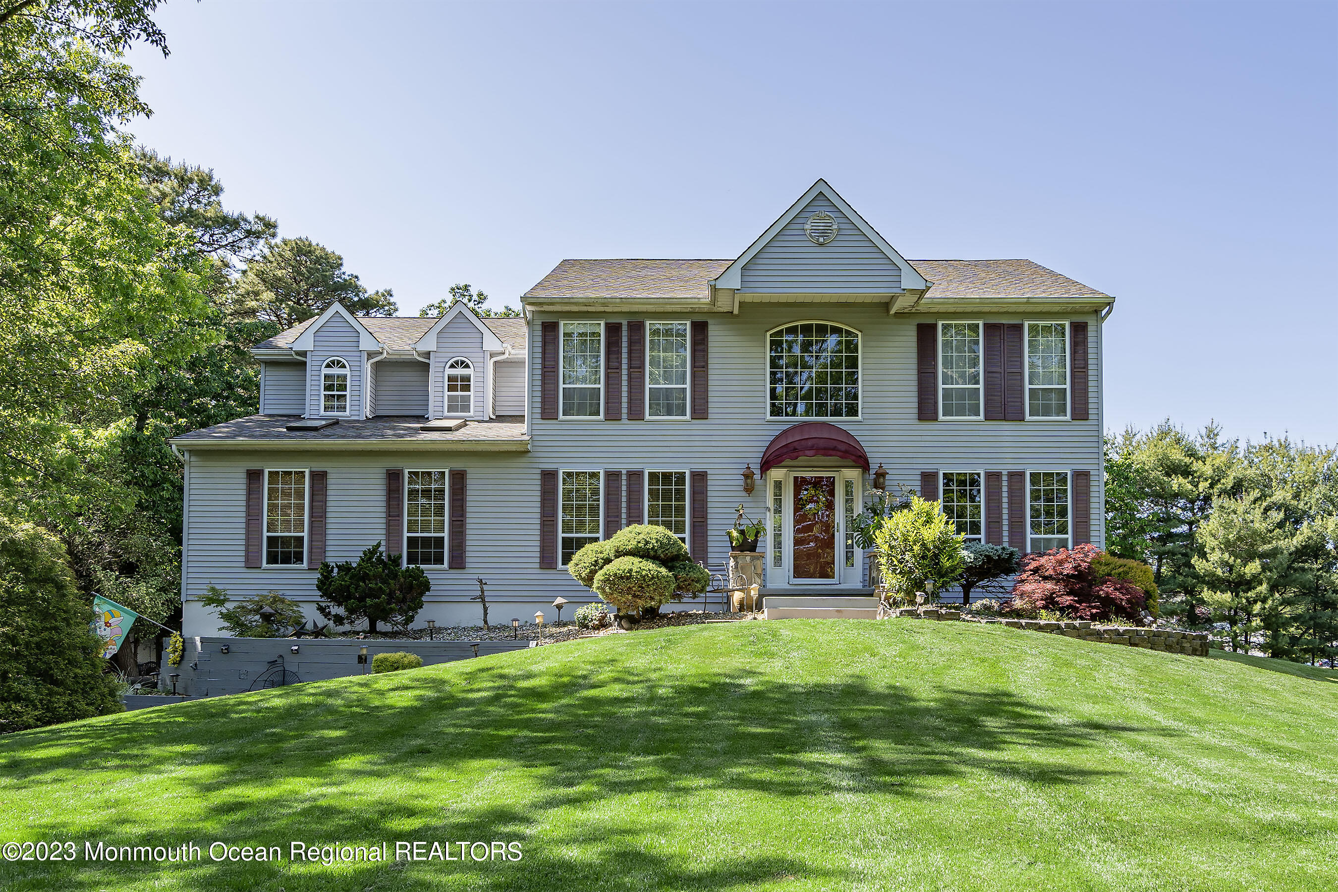 2 Twin Oaks Court — photo