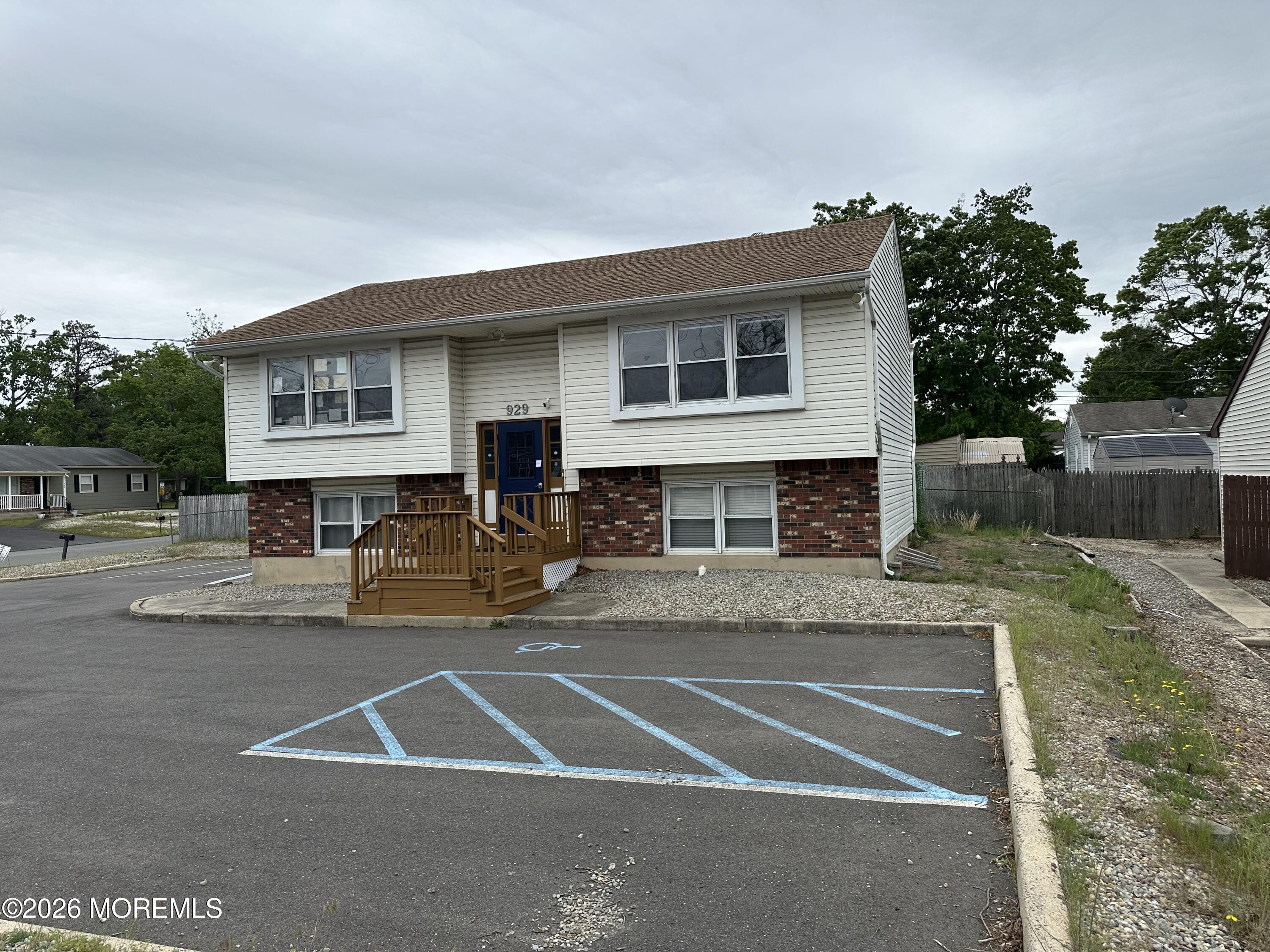 929 Lacey Road — photo