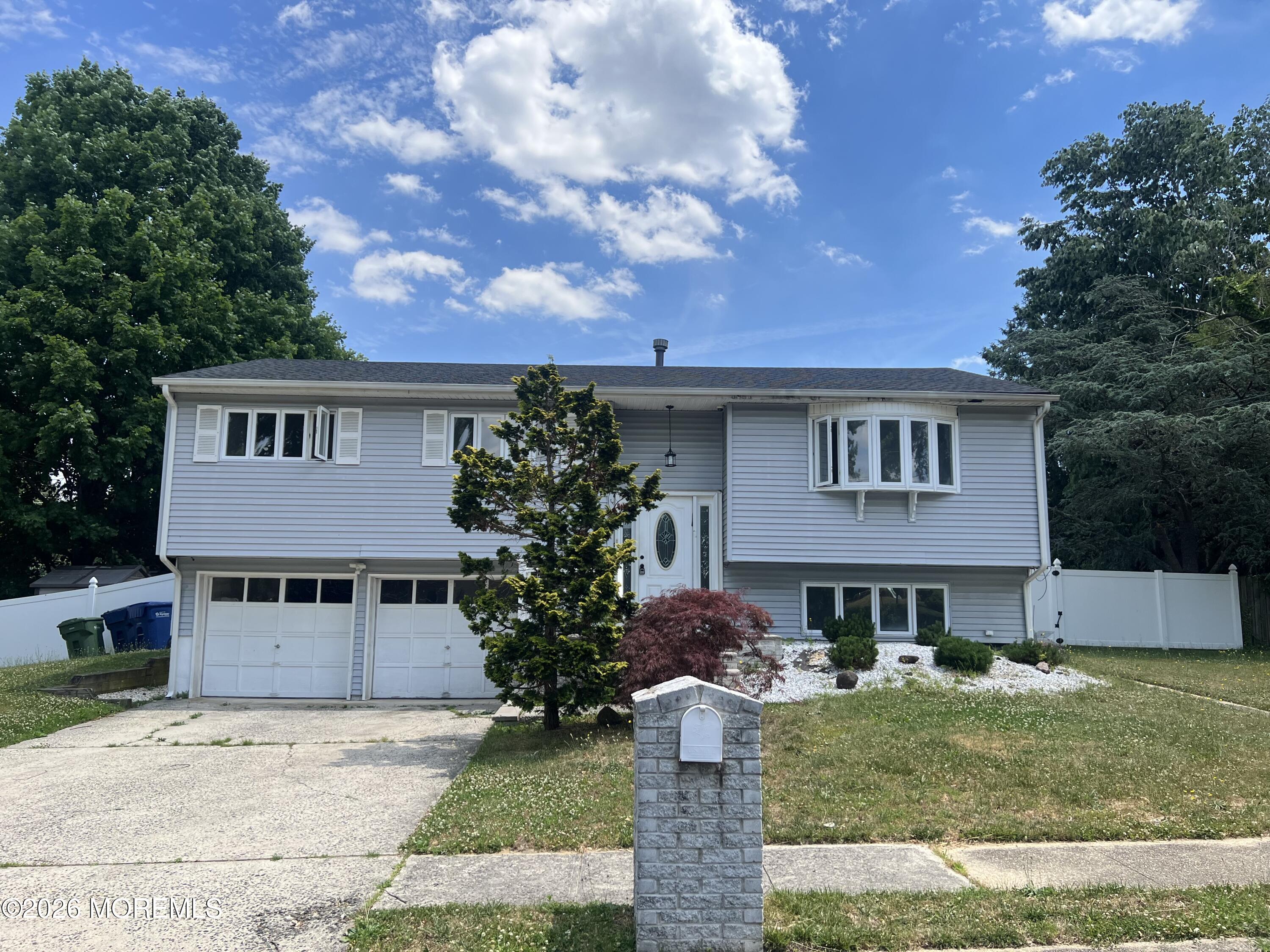 12 White Drive — photo