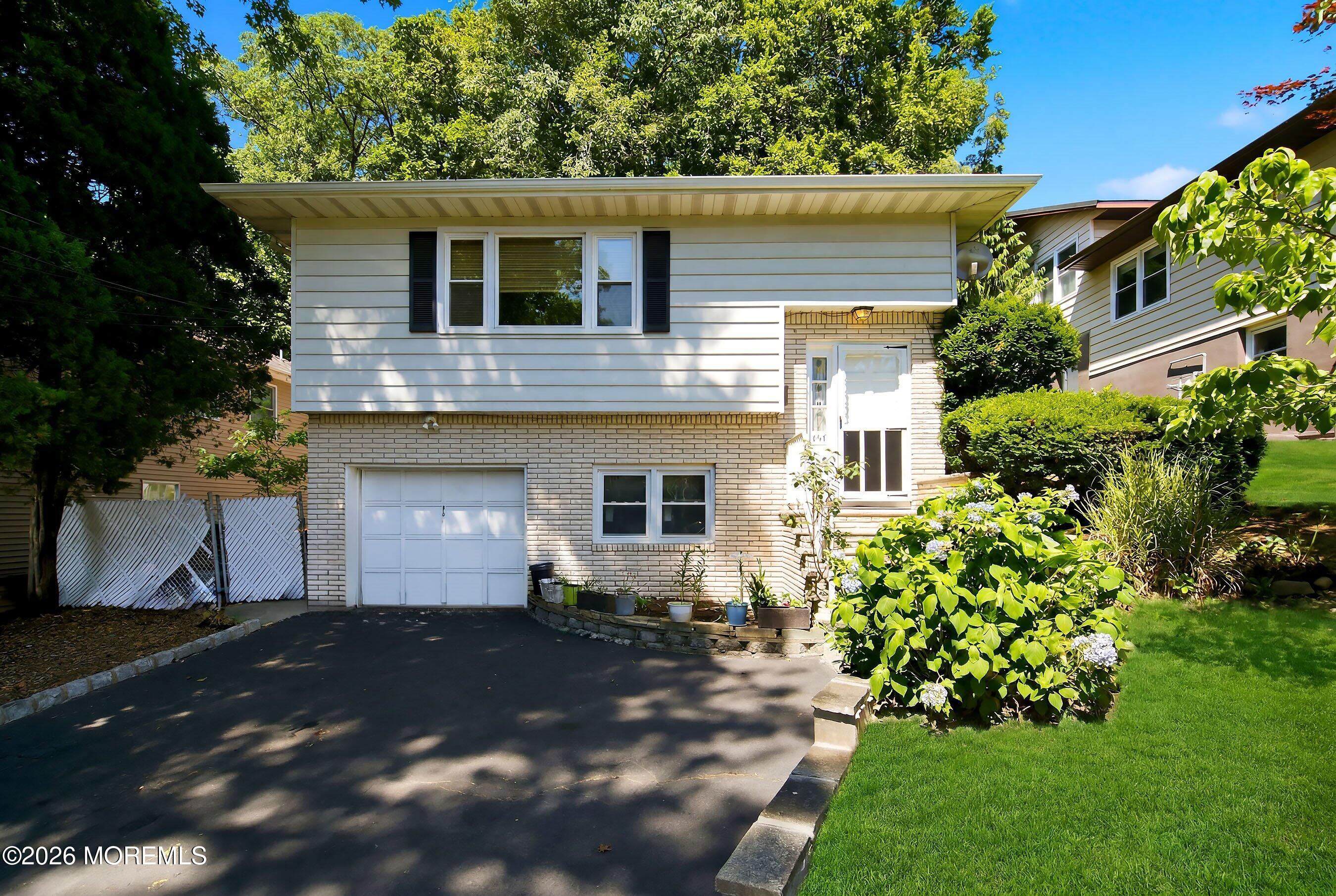 444 W Lookout Avenue — photo