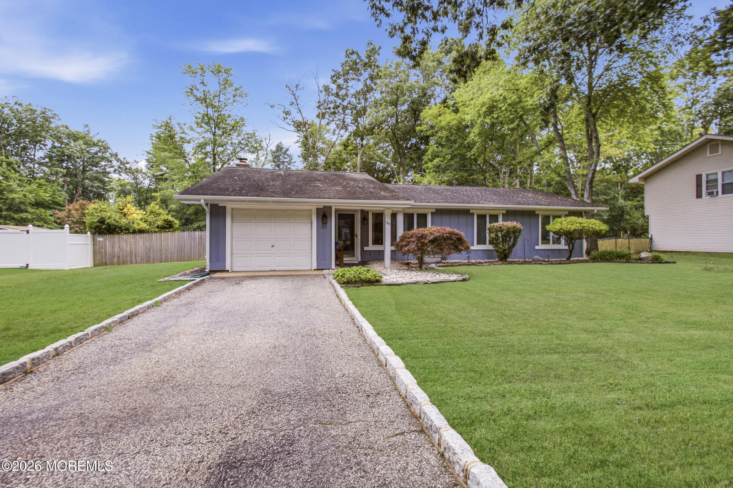 39 Cambridge Drive — photo