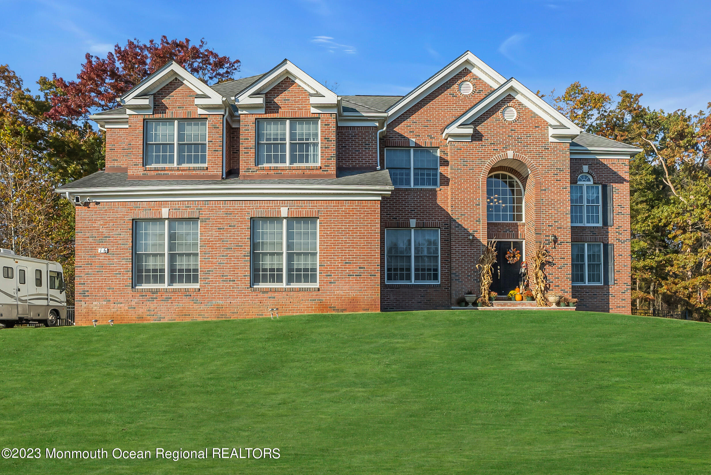 16 Lakeside Drive — photo