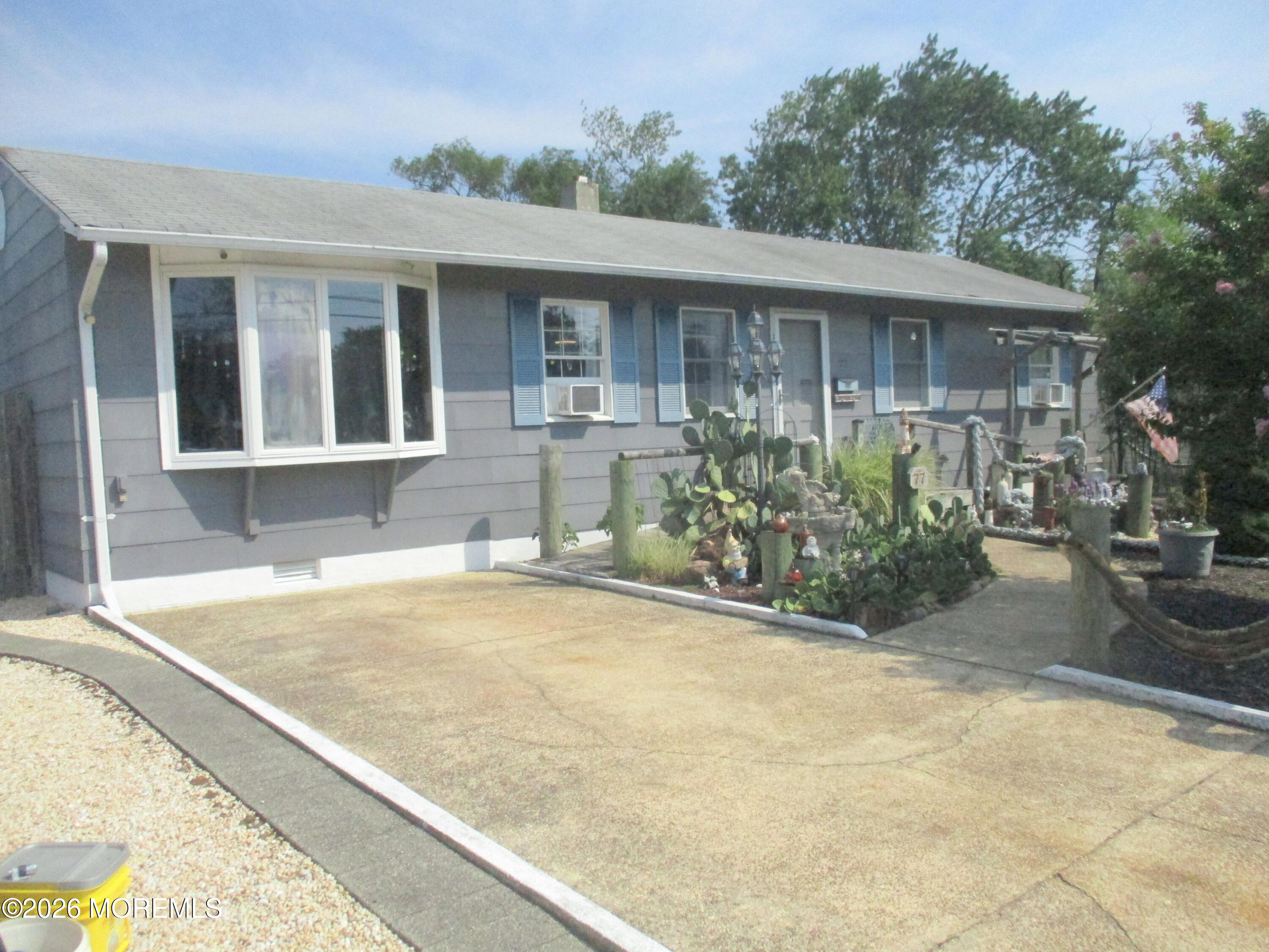 77 Lakeland Drive — photo