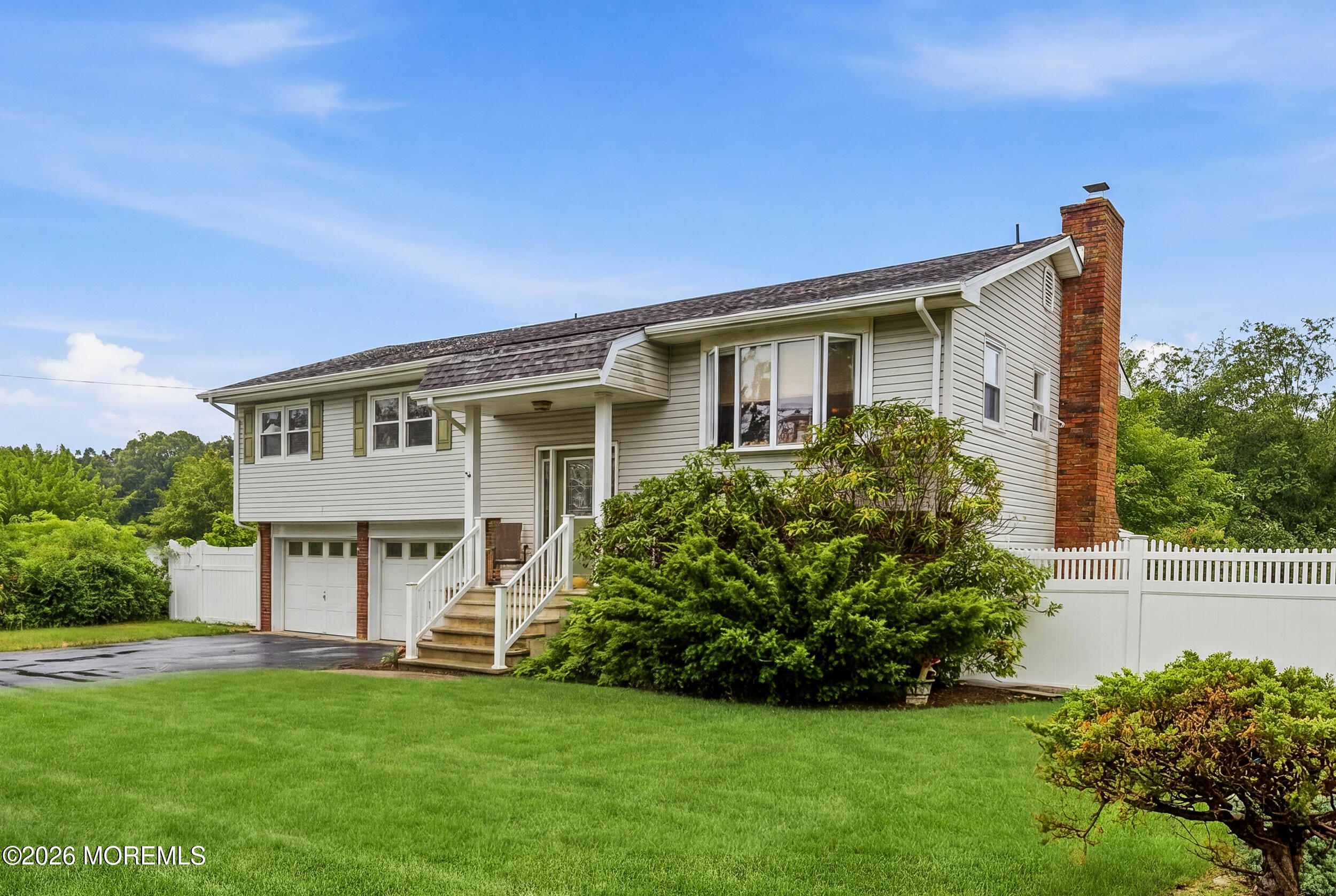 652 Brookside Drive — photo