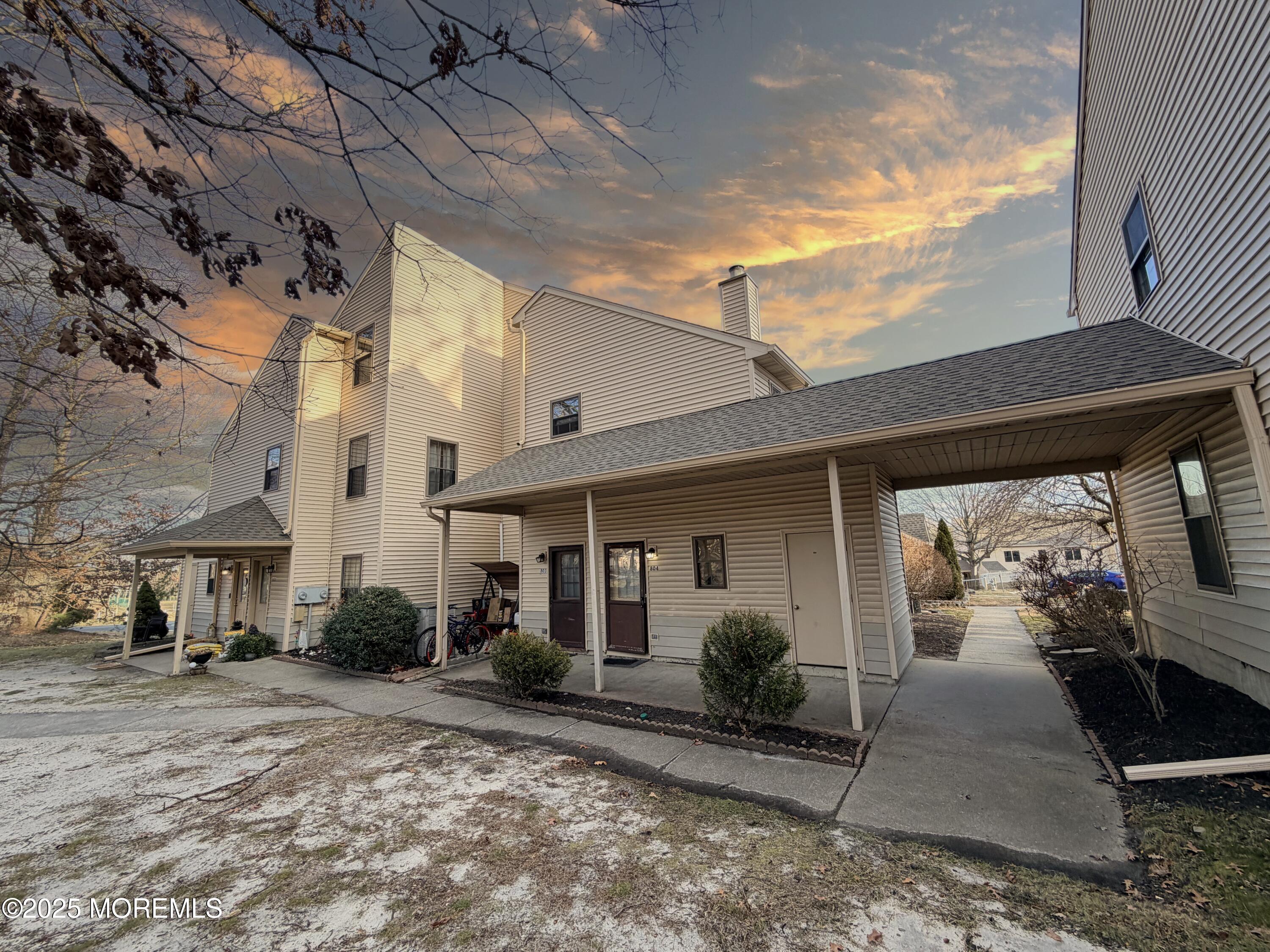 804 Ivy Court — photo