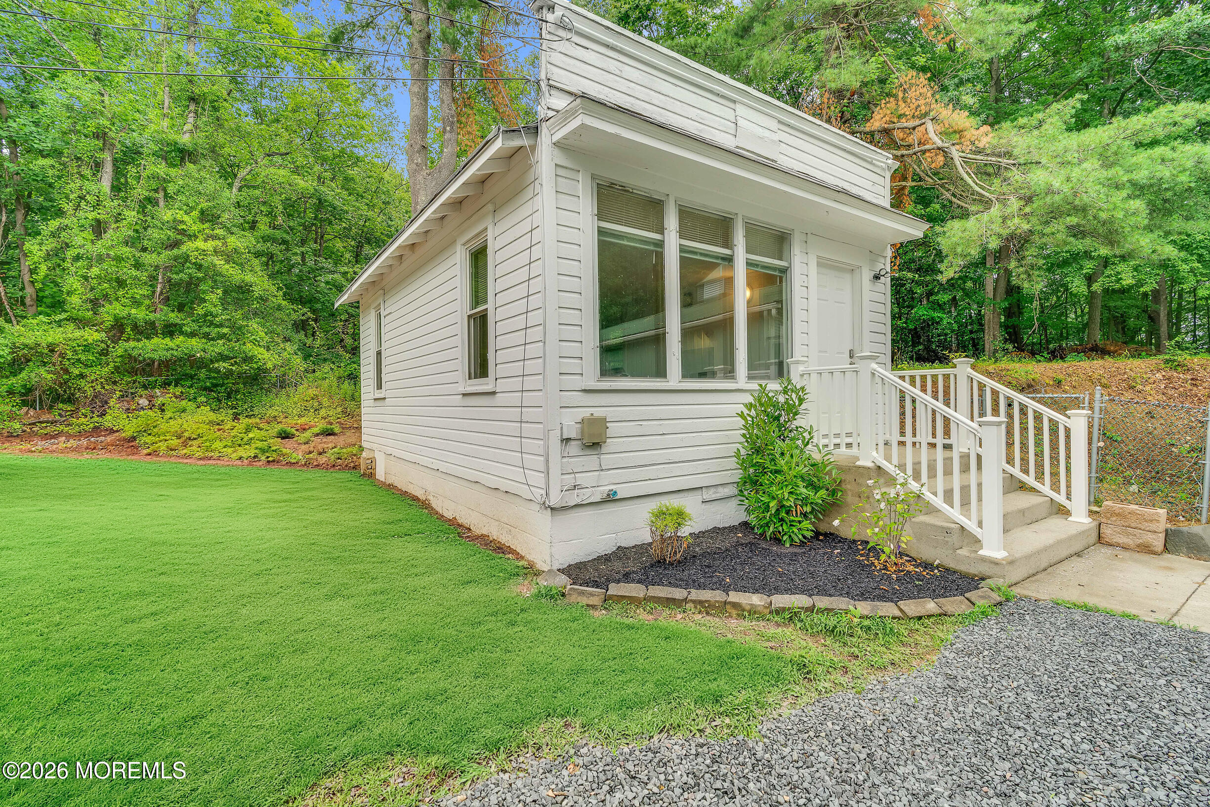 302 Schoolhouse Road Unit B — photo