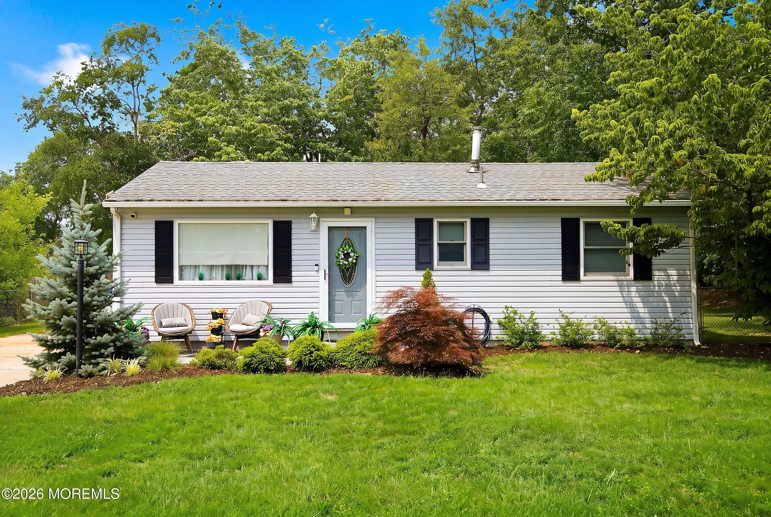 17 Locust Road — photo
