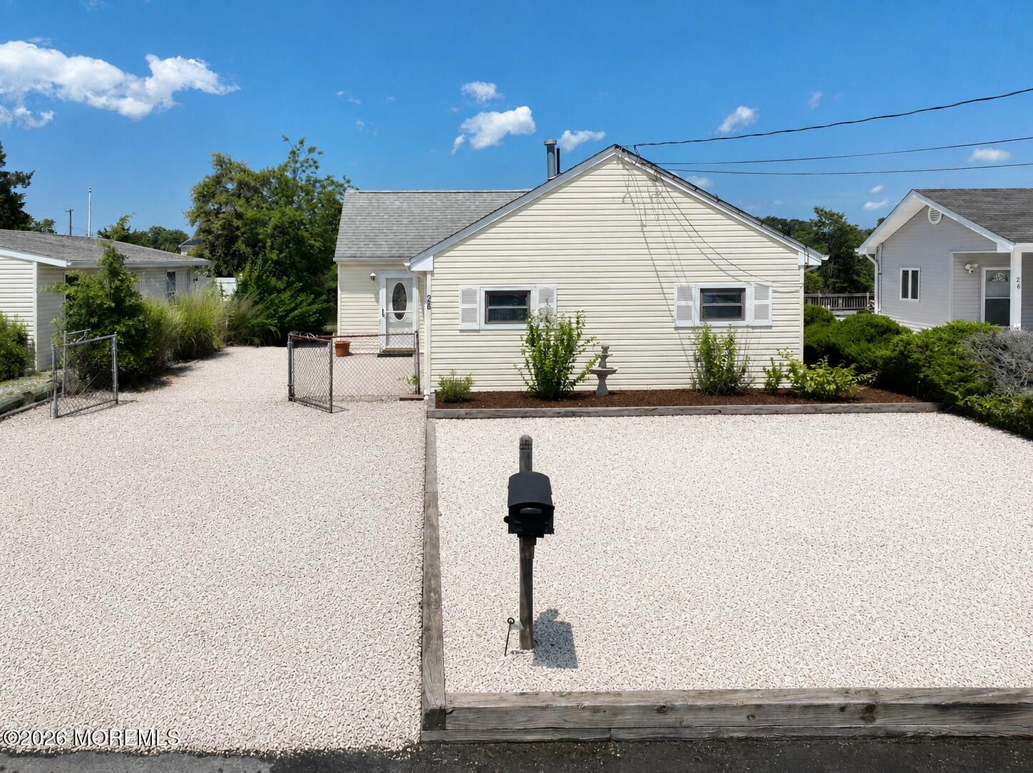 28 Lake Saint Clair Drive — photo