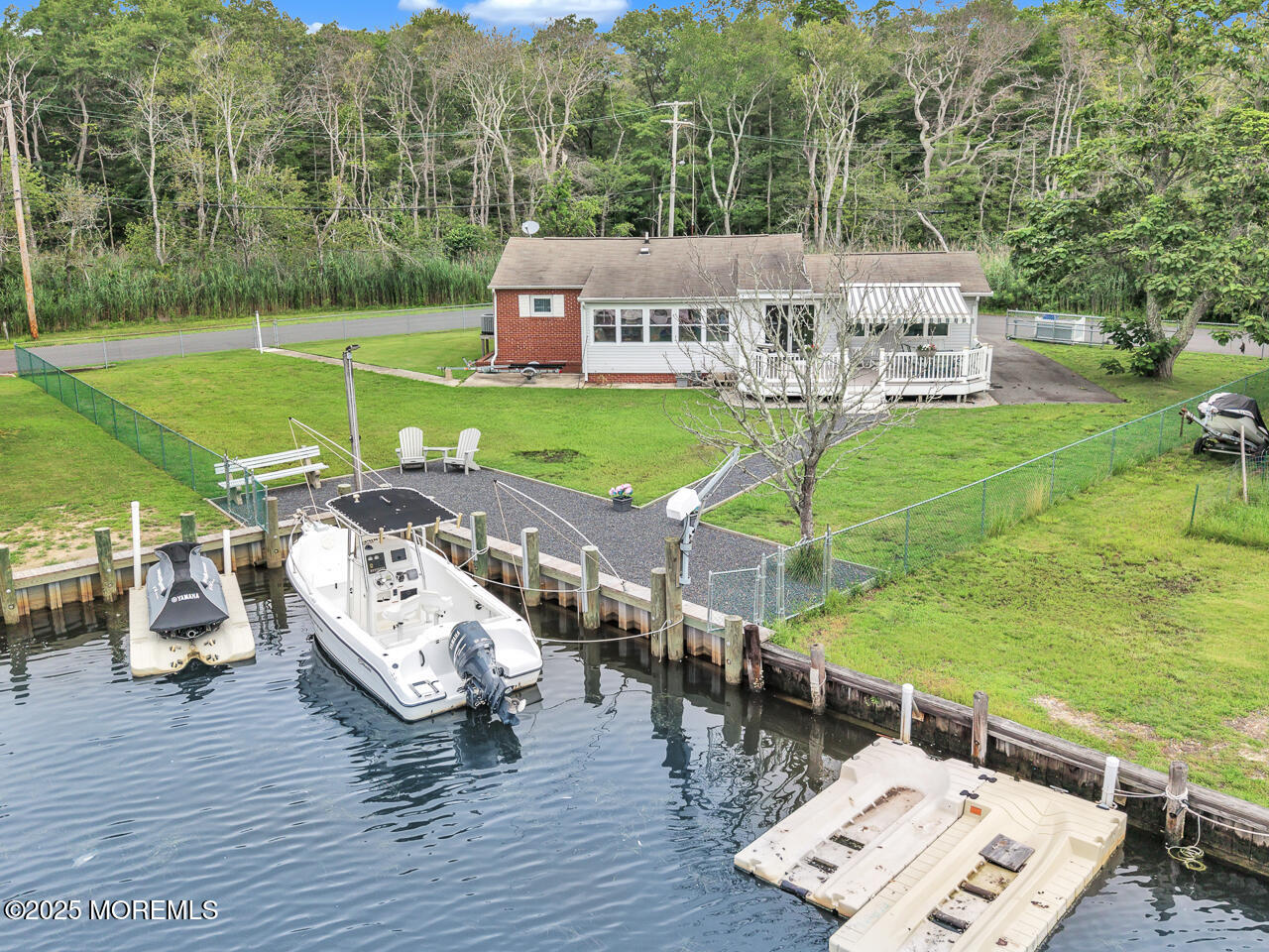 18 Beacon Drive — photo