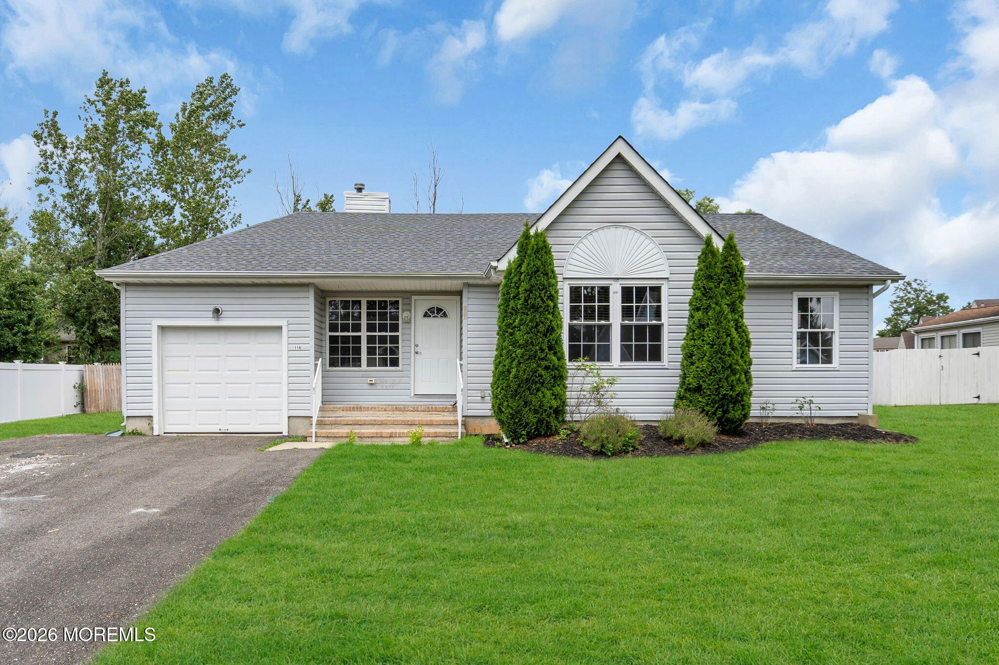 114 Oneida Lake Drive — photo