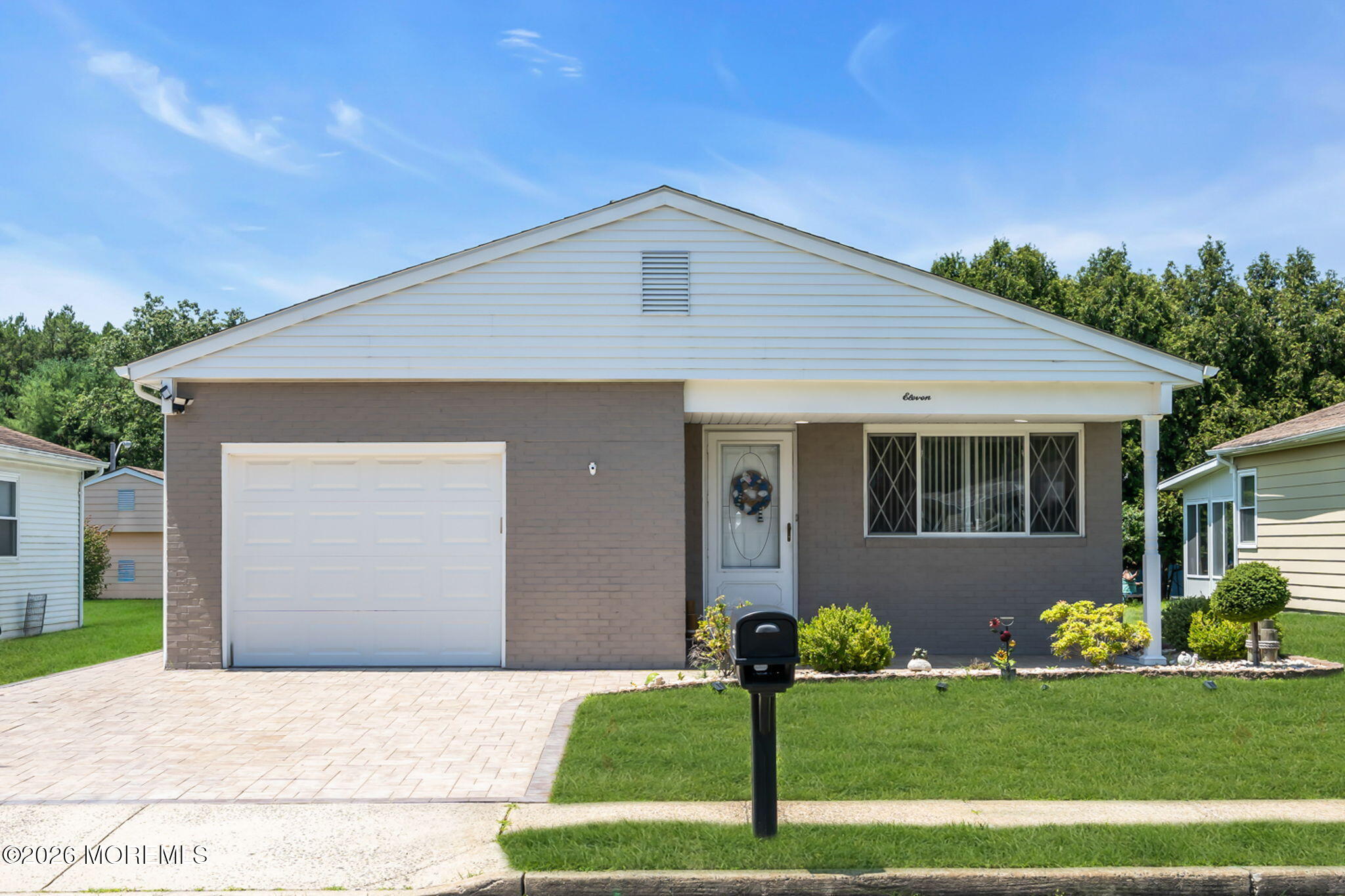 11 Burgess Court — photo