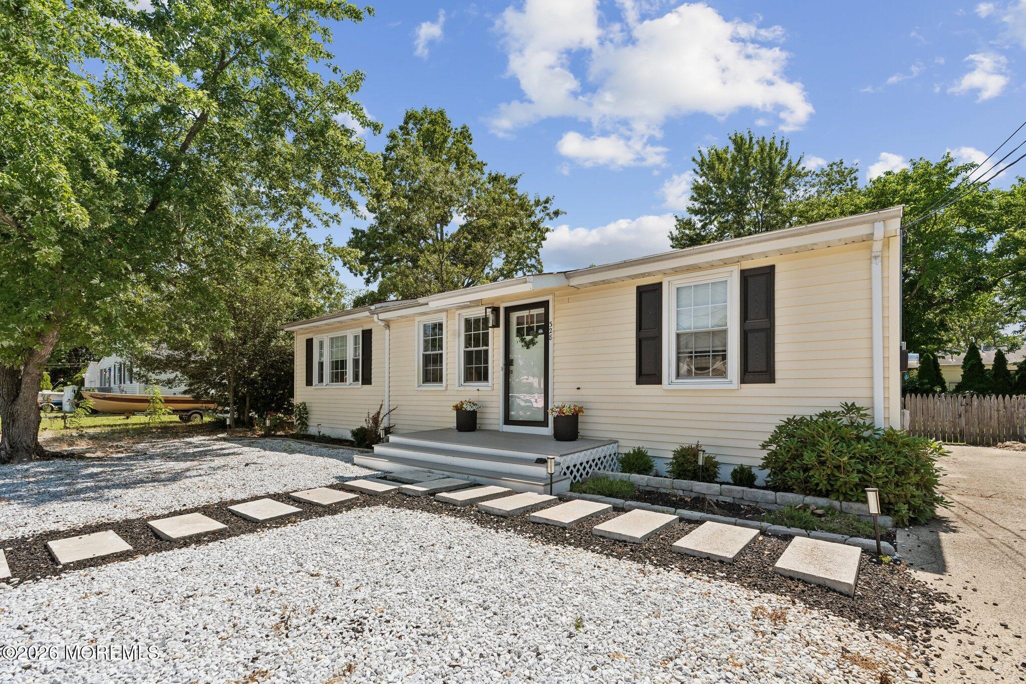 328 Georgia Drive — photo