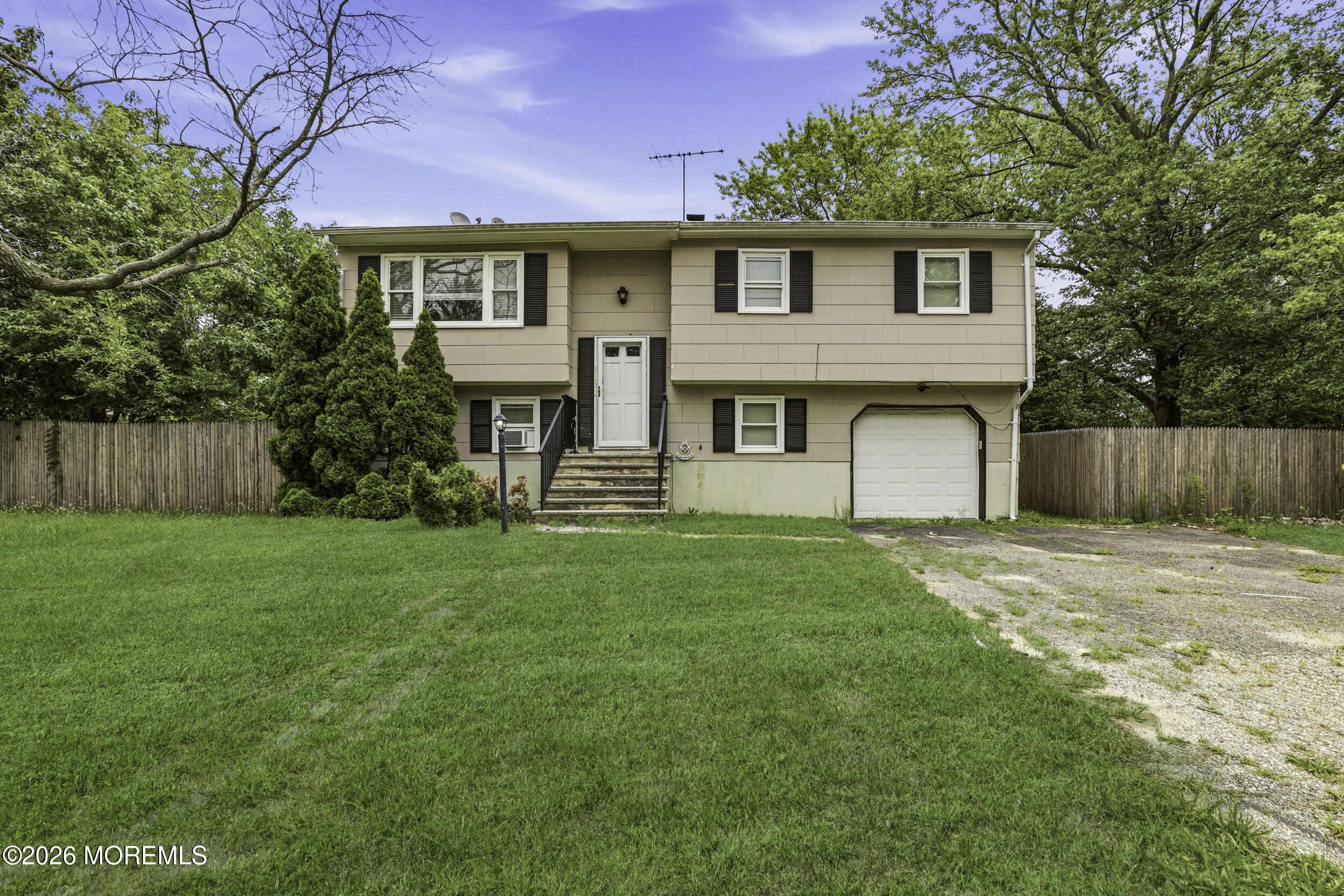 1181 Manor Drive — photo