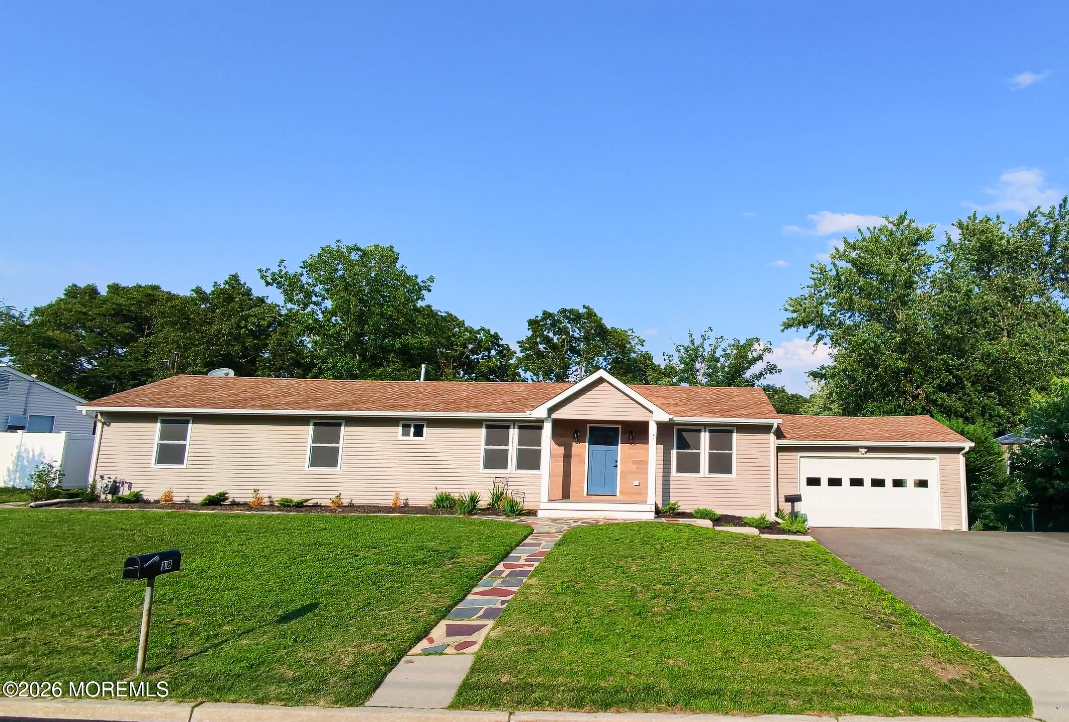 18 Arlyn Drive — photo