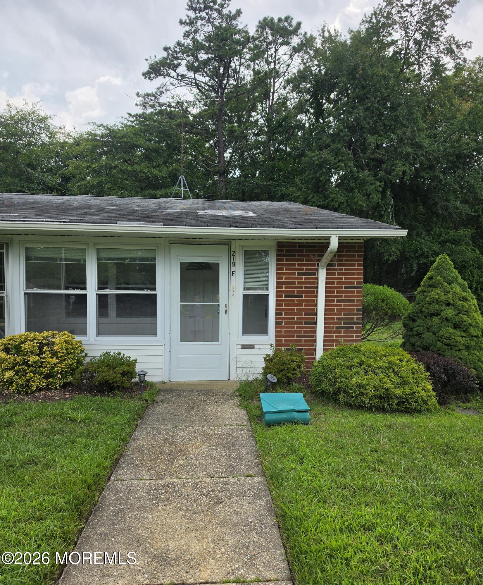 219F Buckingham Court — photo