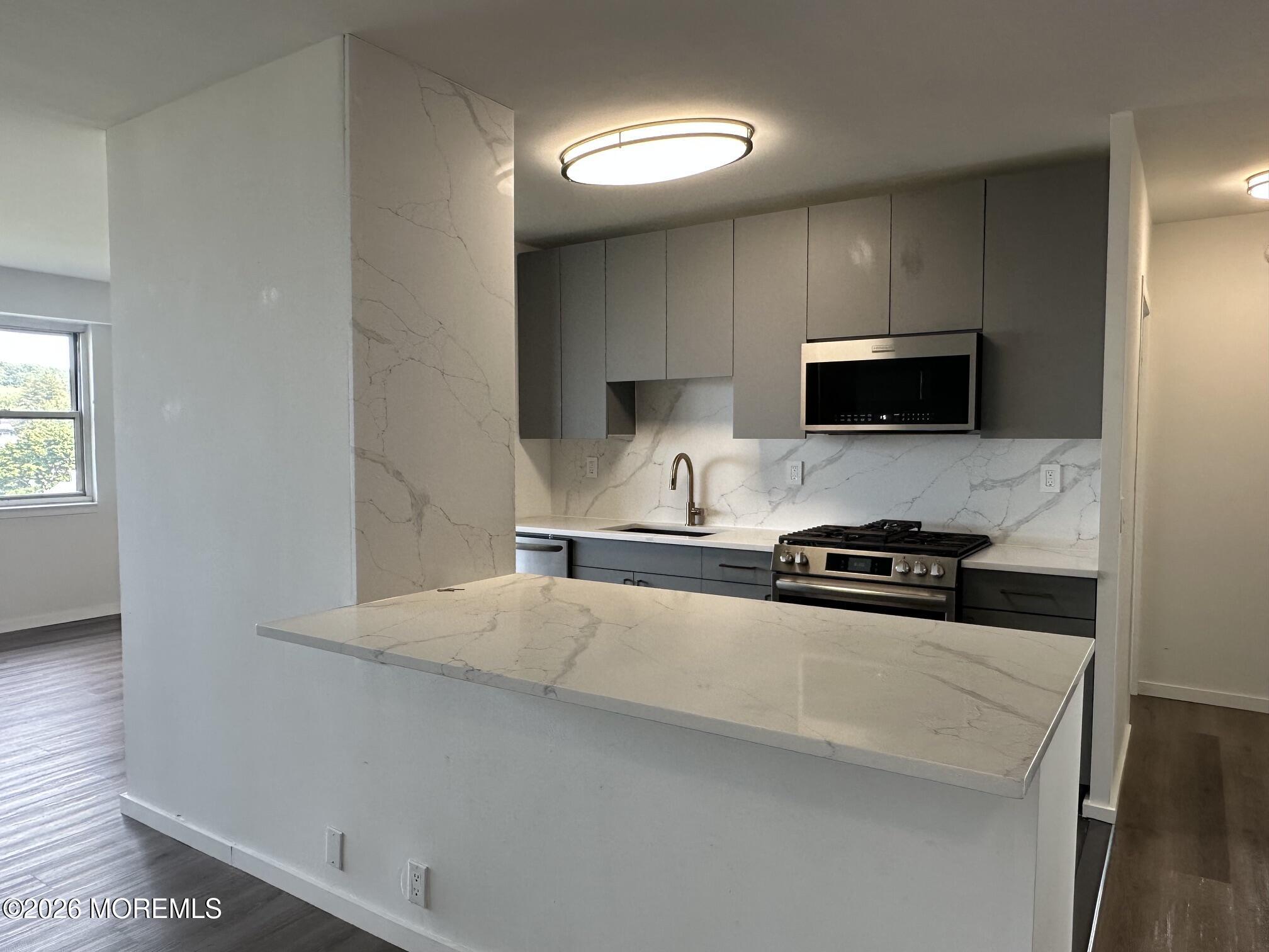 10 Ocean Boulevard 8H — photo