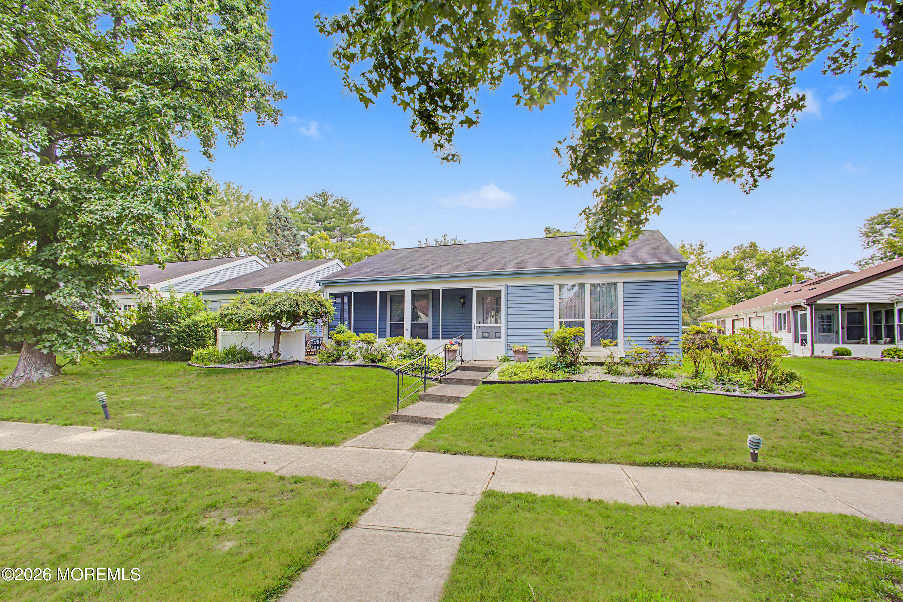 871 Liverpool Circle B — photo