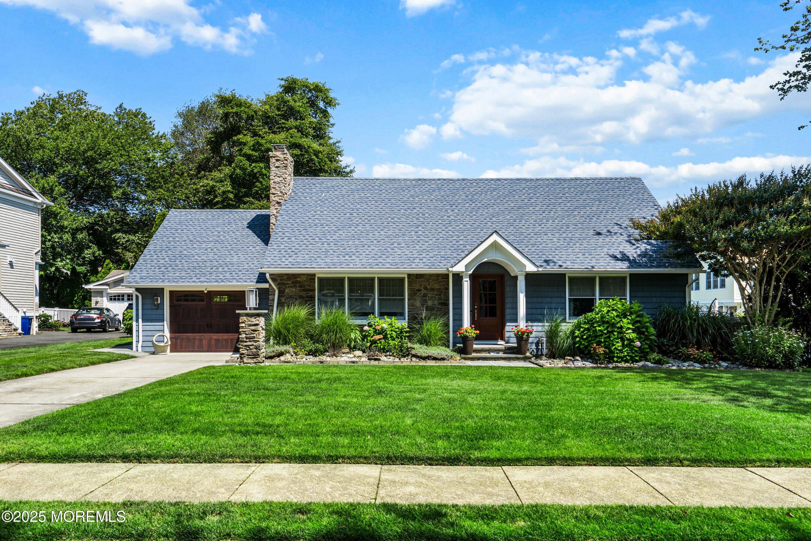 1204 Holly Place — photo