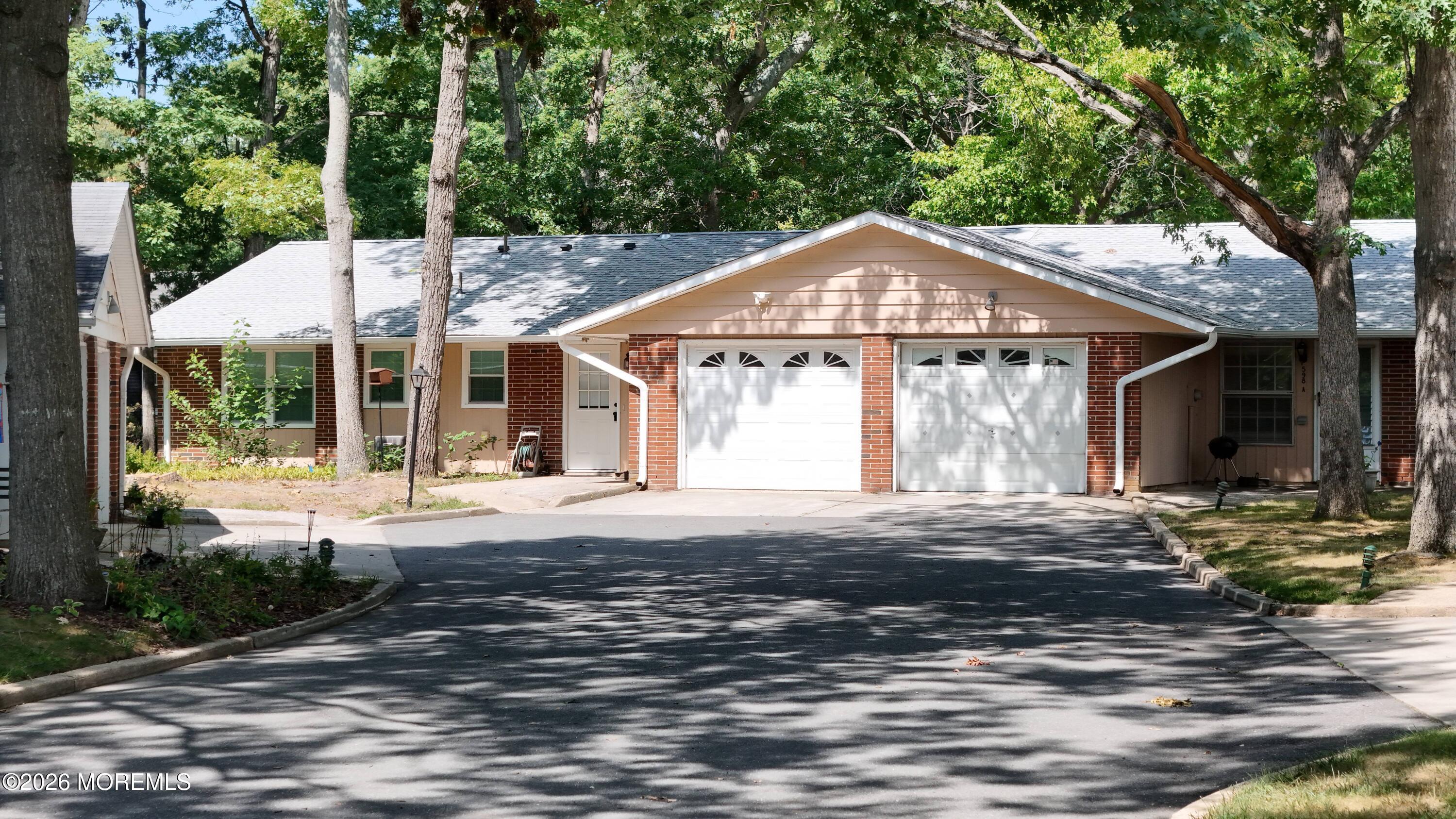 598B Lake Point Drive — photo