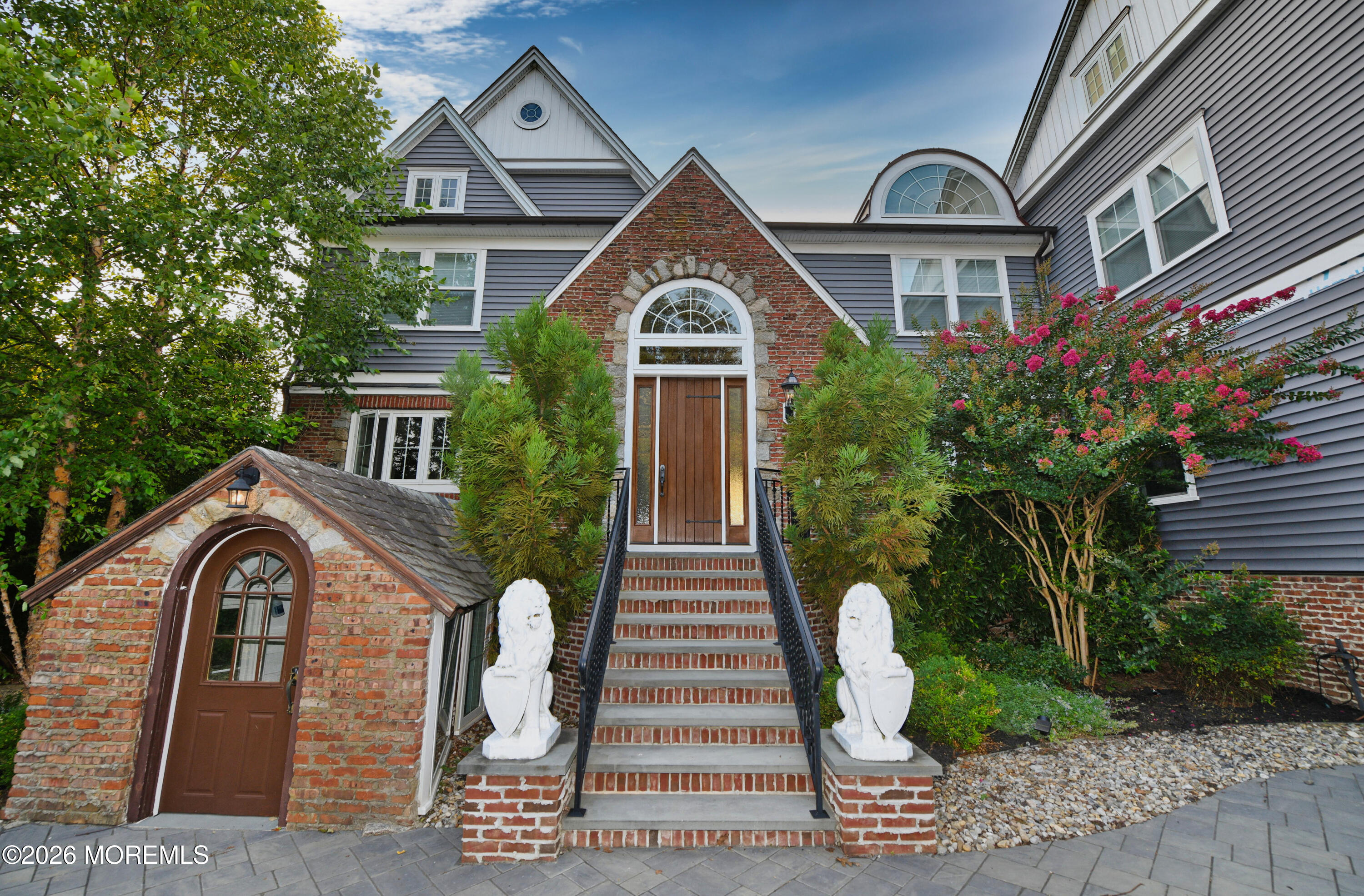 2619 River Road — photo