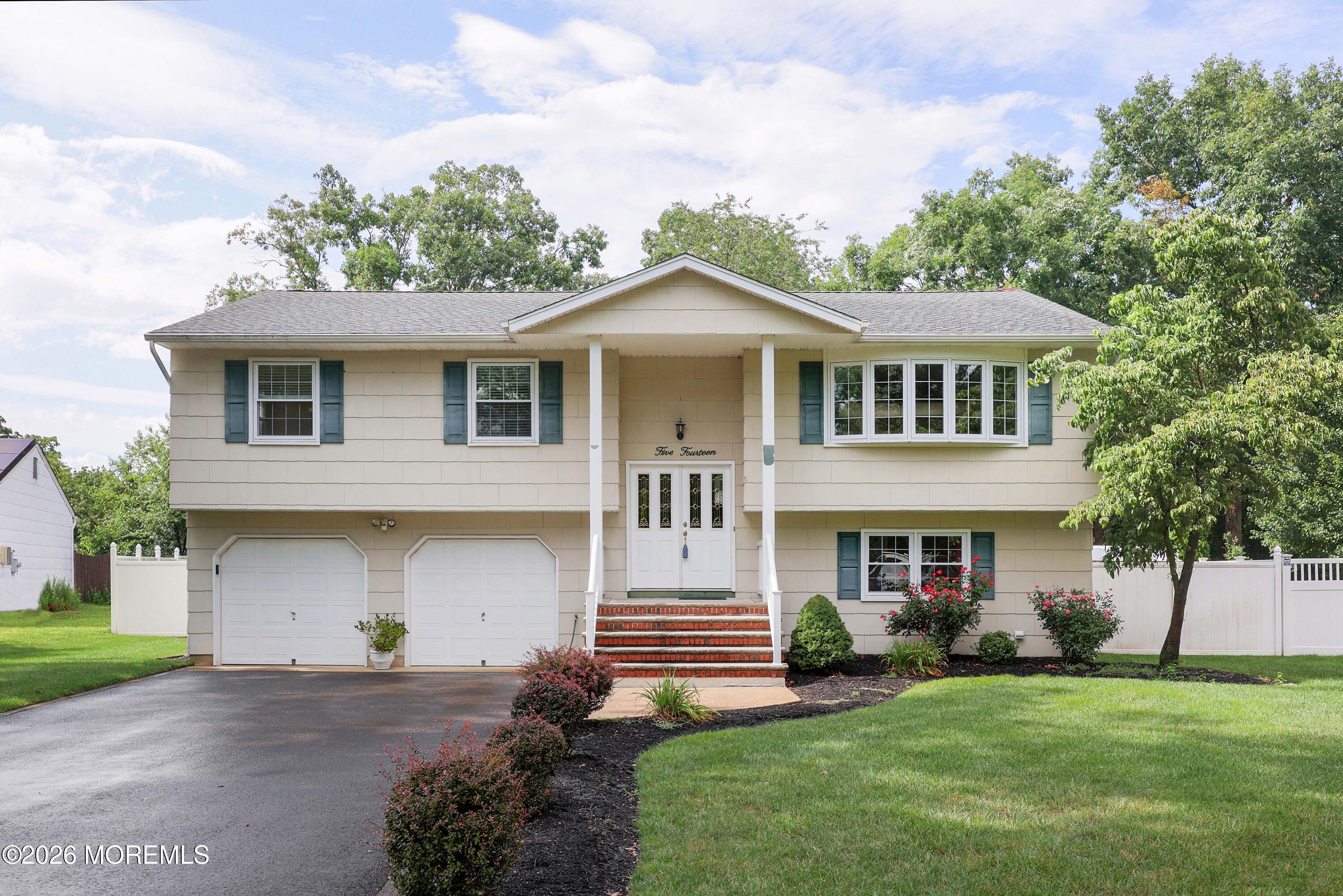 514 Oakview Drive — photo