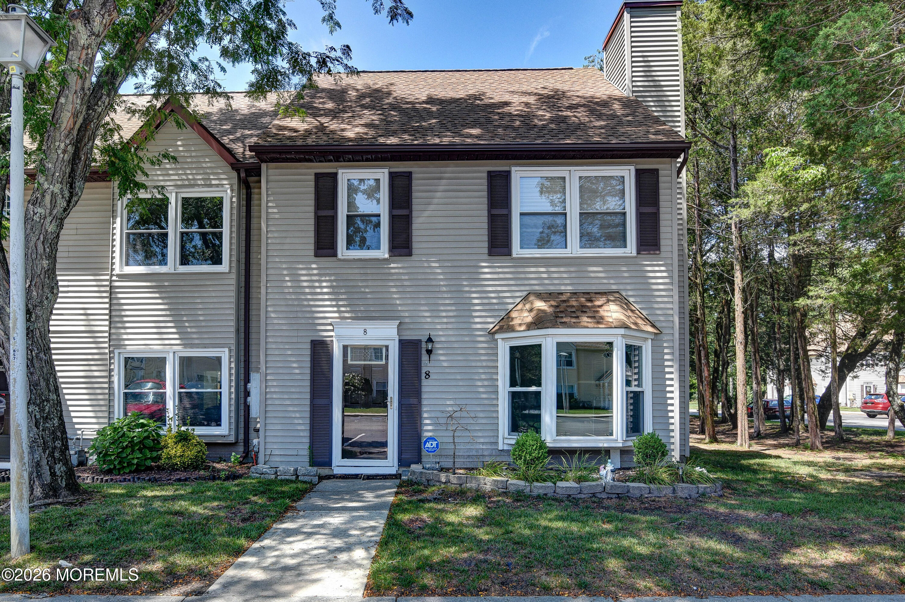 8 Colonial Court — photo