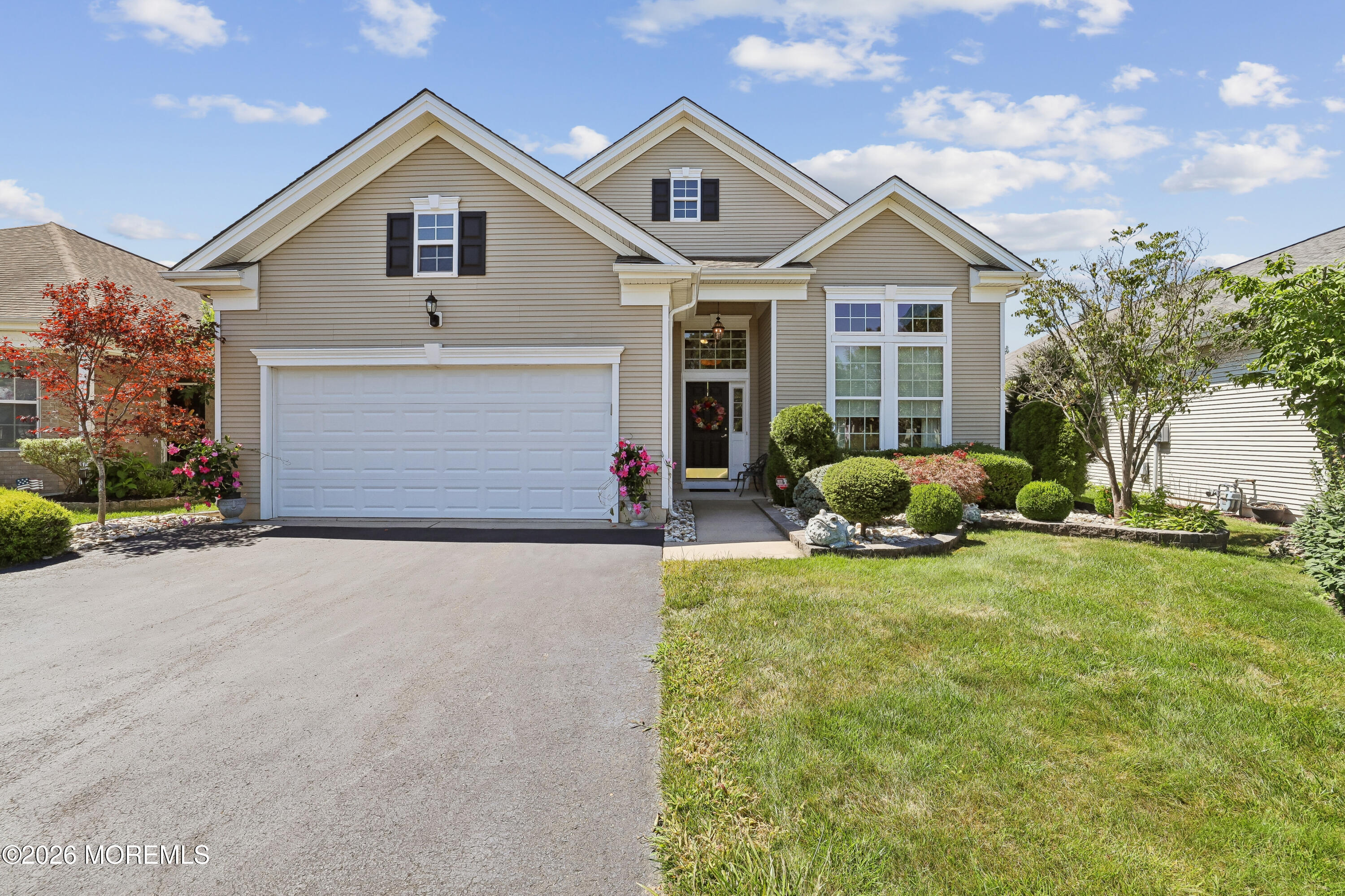 487 Huntington Drive — photo