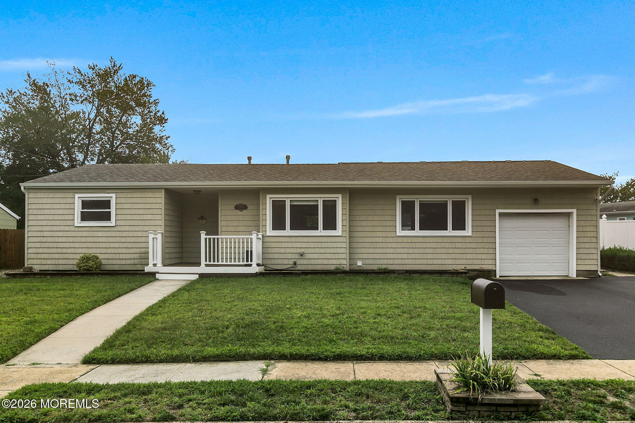 935 Gloucester Drive — photo