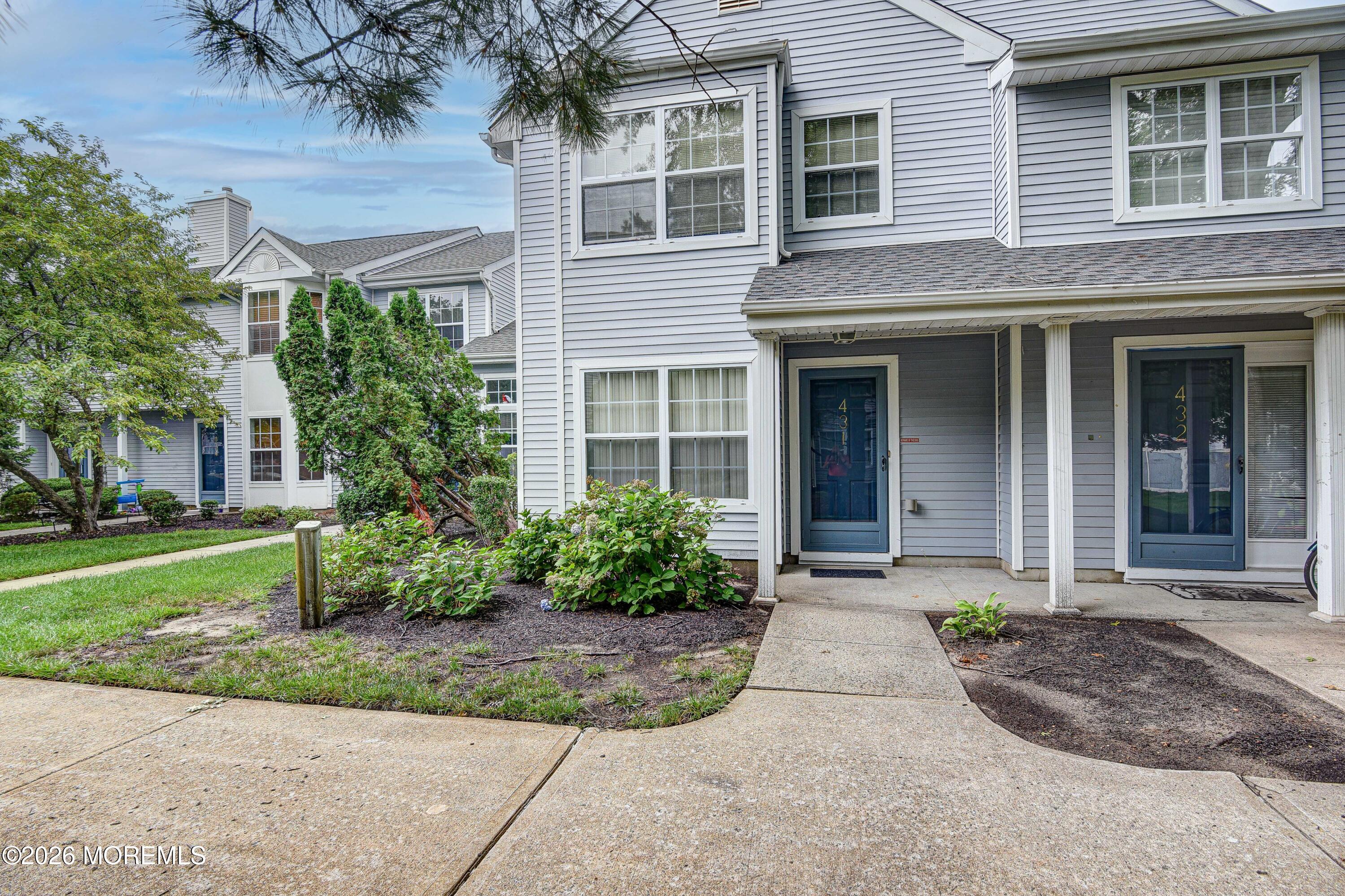431 Hampton Court — photo