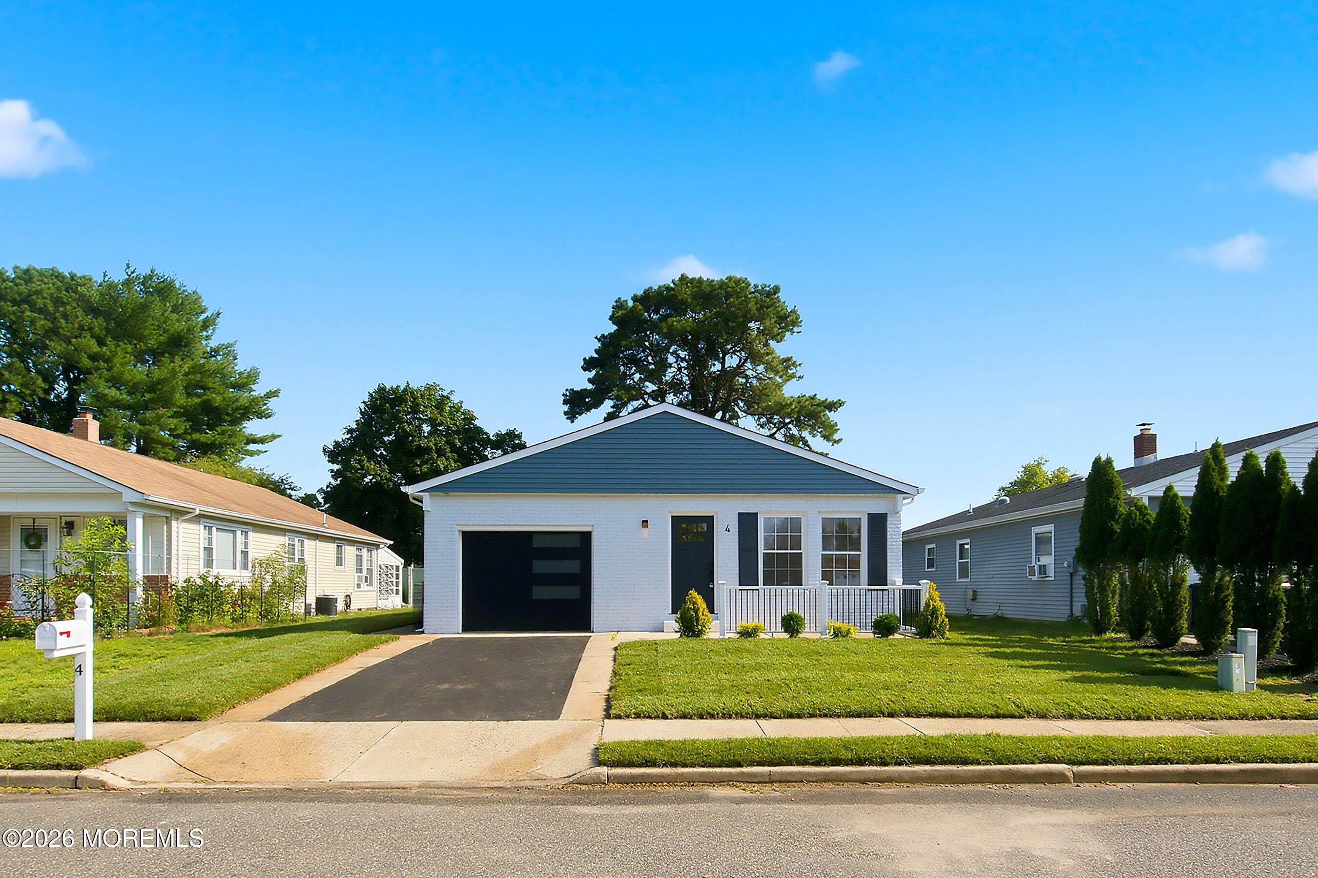 4 Pebble Beach Court — photo