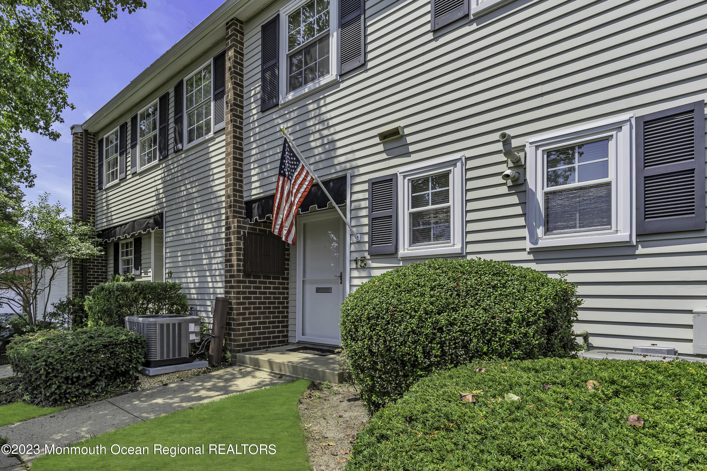 15 Linden Drive — photo