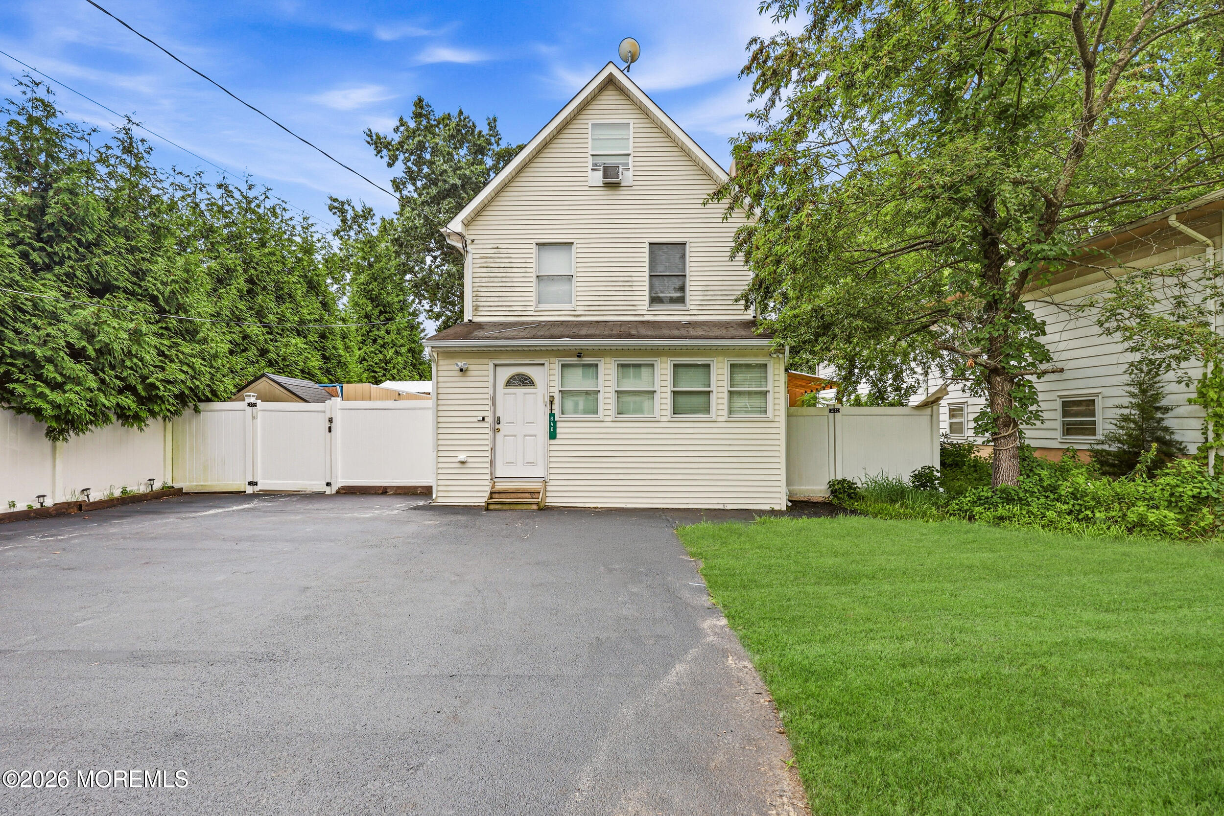 840 Woodland Drive — photo