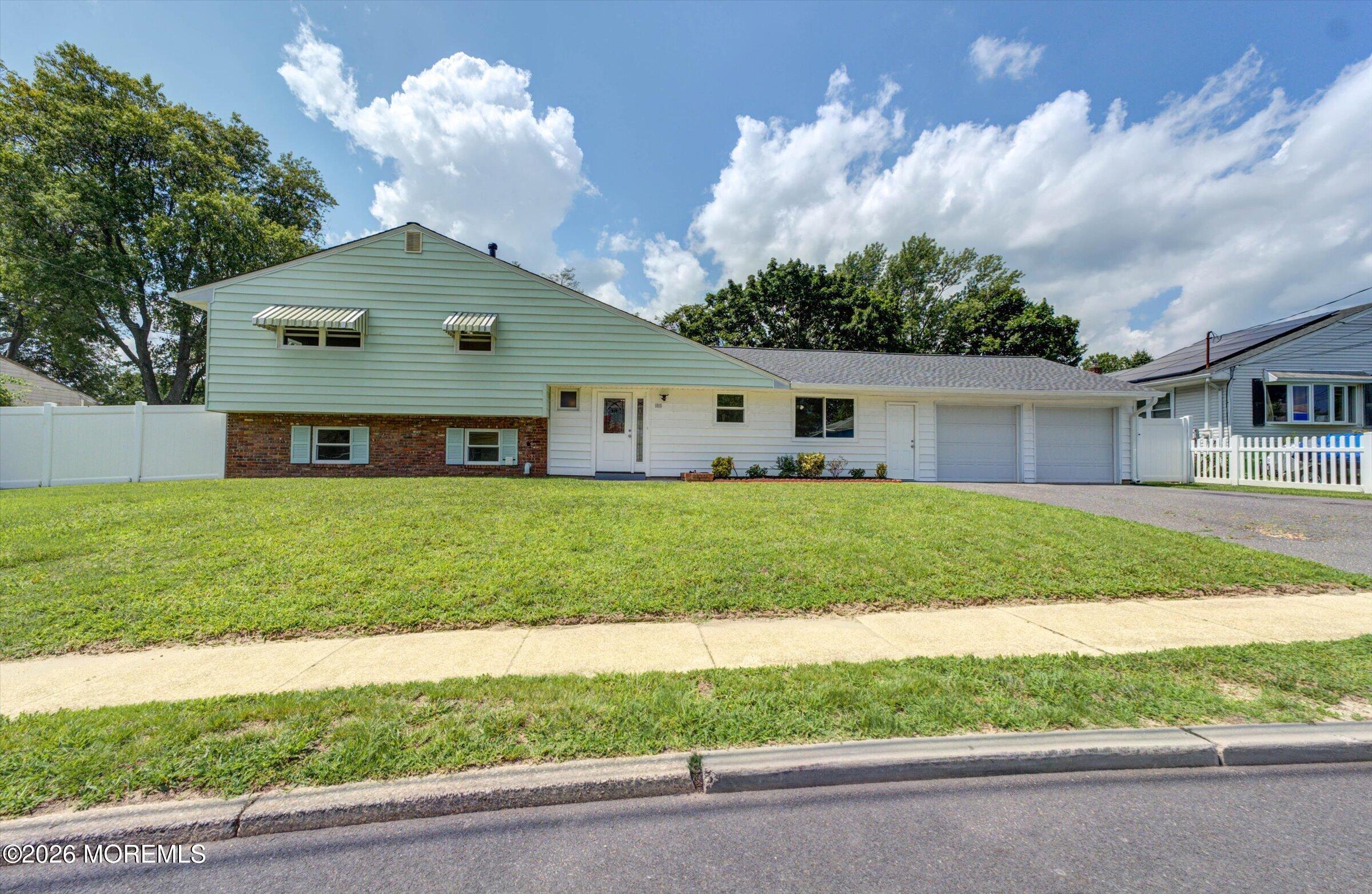 1015 Eton Way — photo