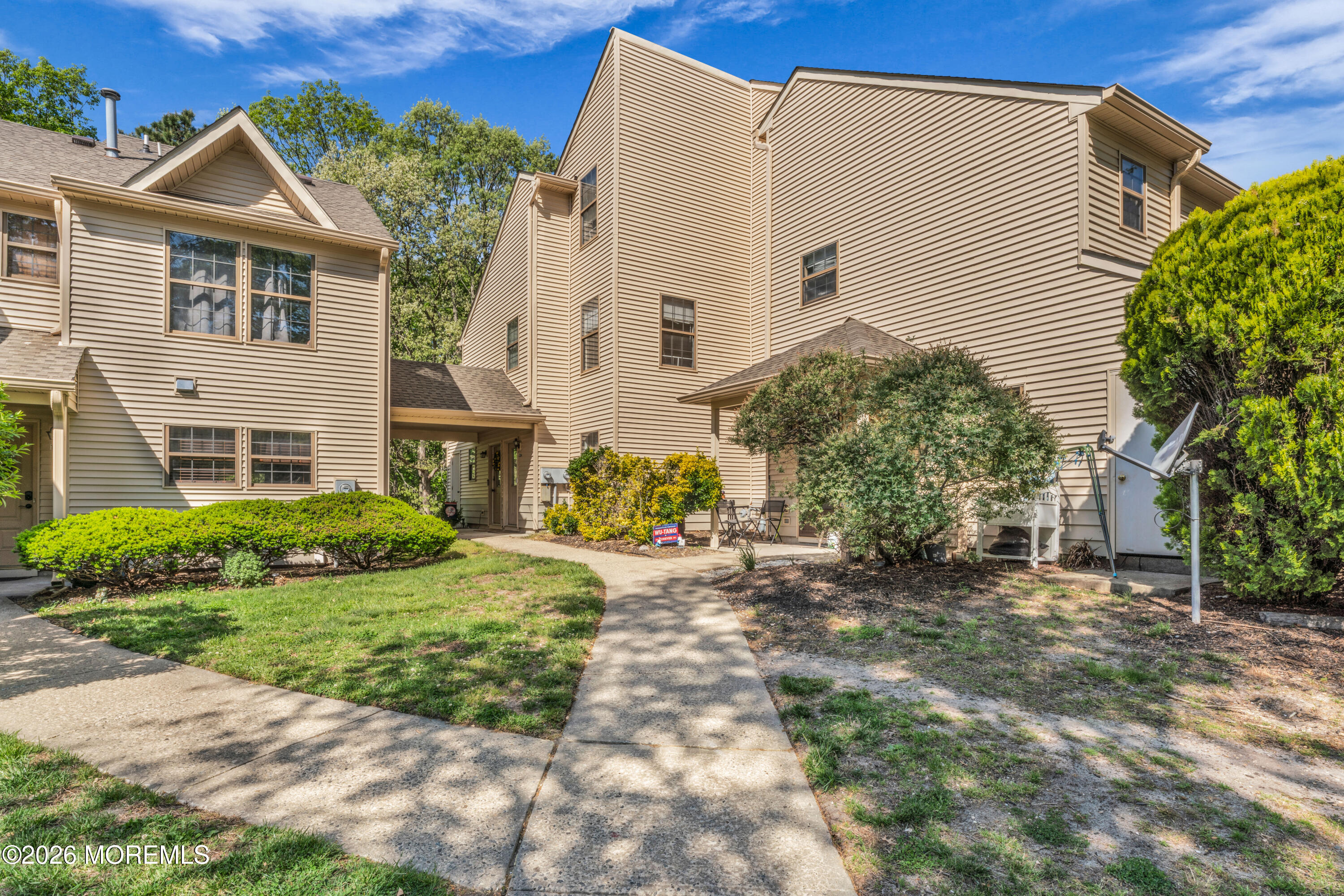 125 Whispering Oaks Way — photo