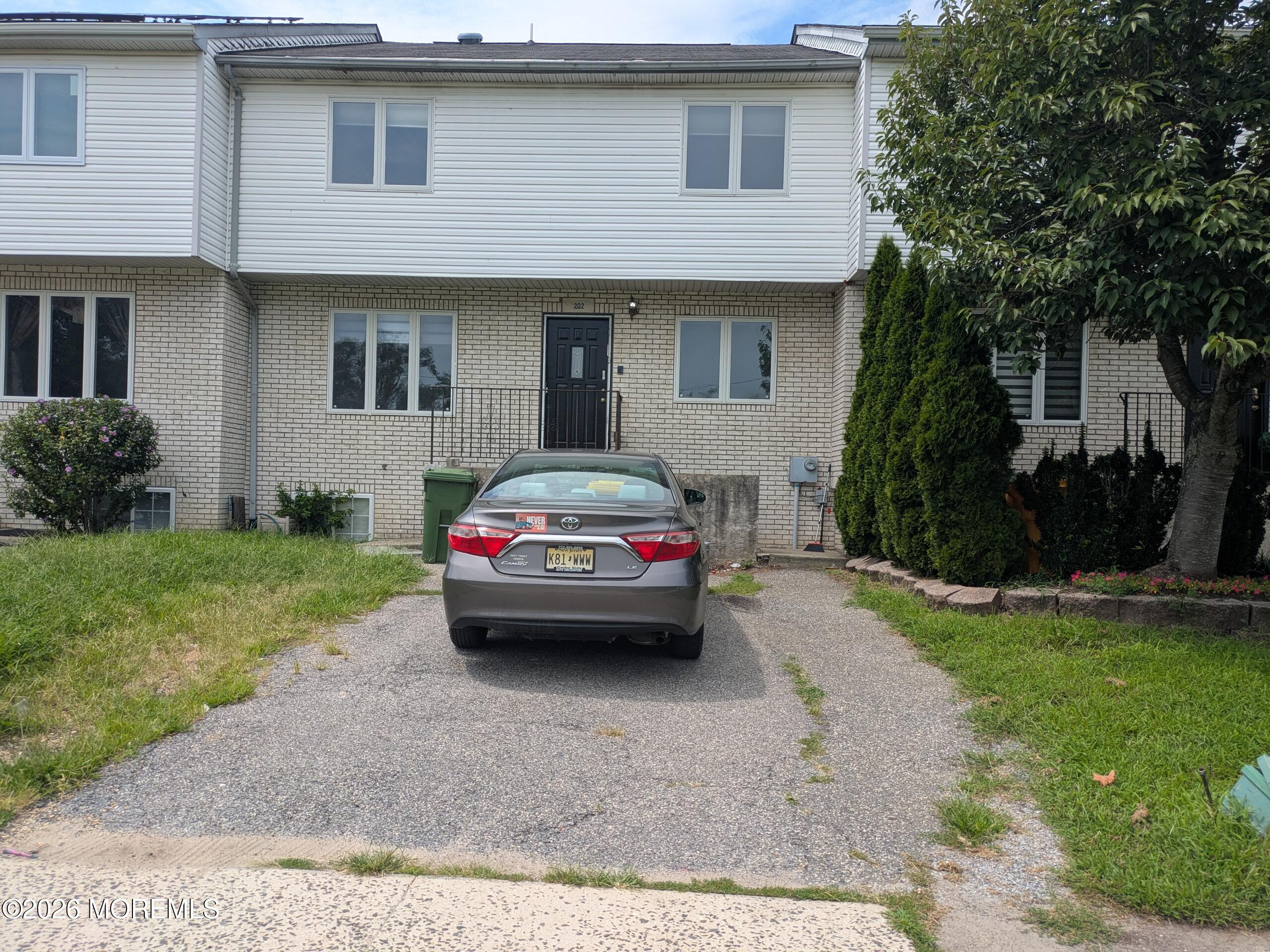 202 Lawrence Avenue — photo