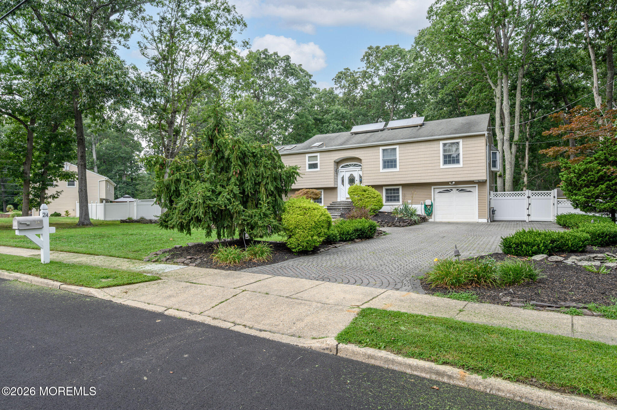 24 Claire Circle — photo