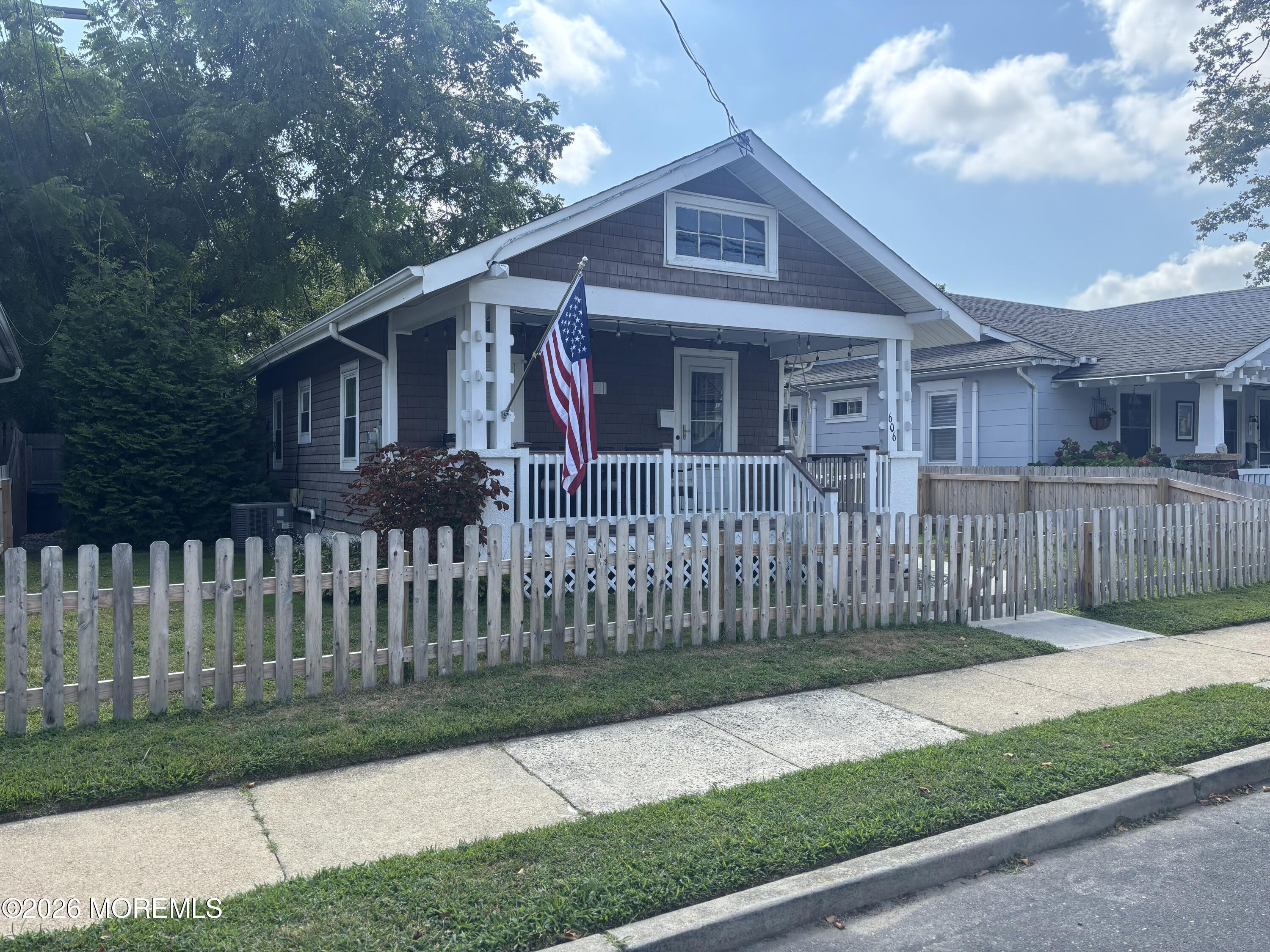 606 Hammond Avenue — photo
