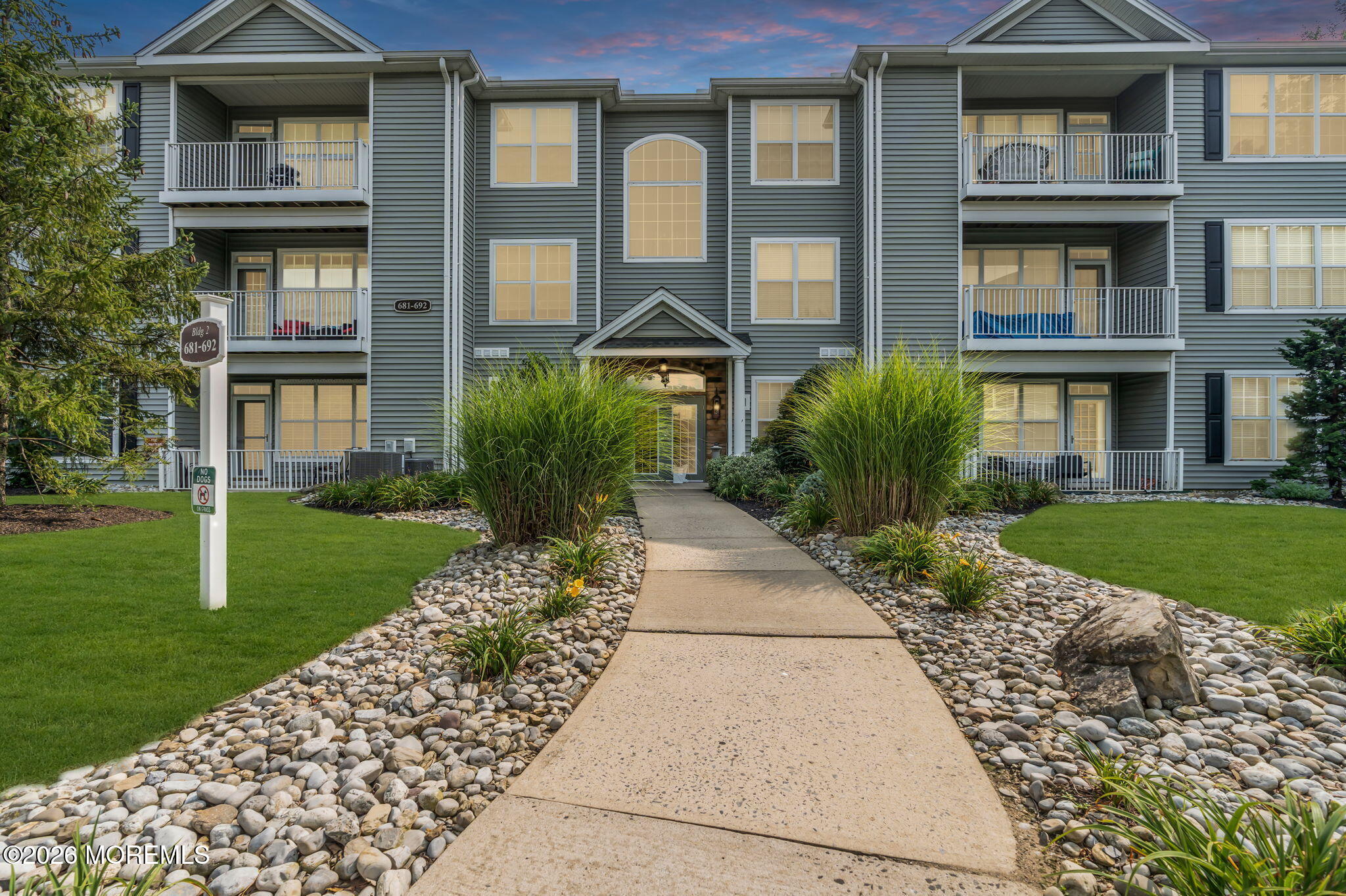 683 Saint Andrews Place 683 — photo