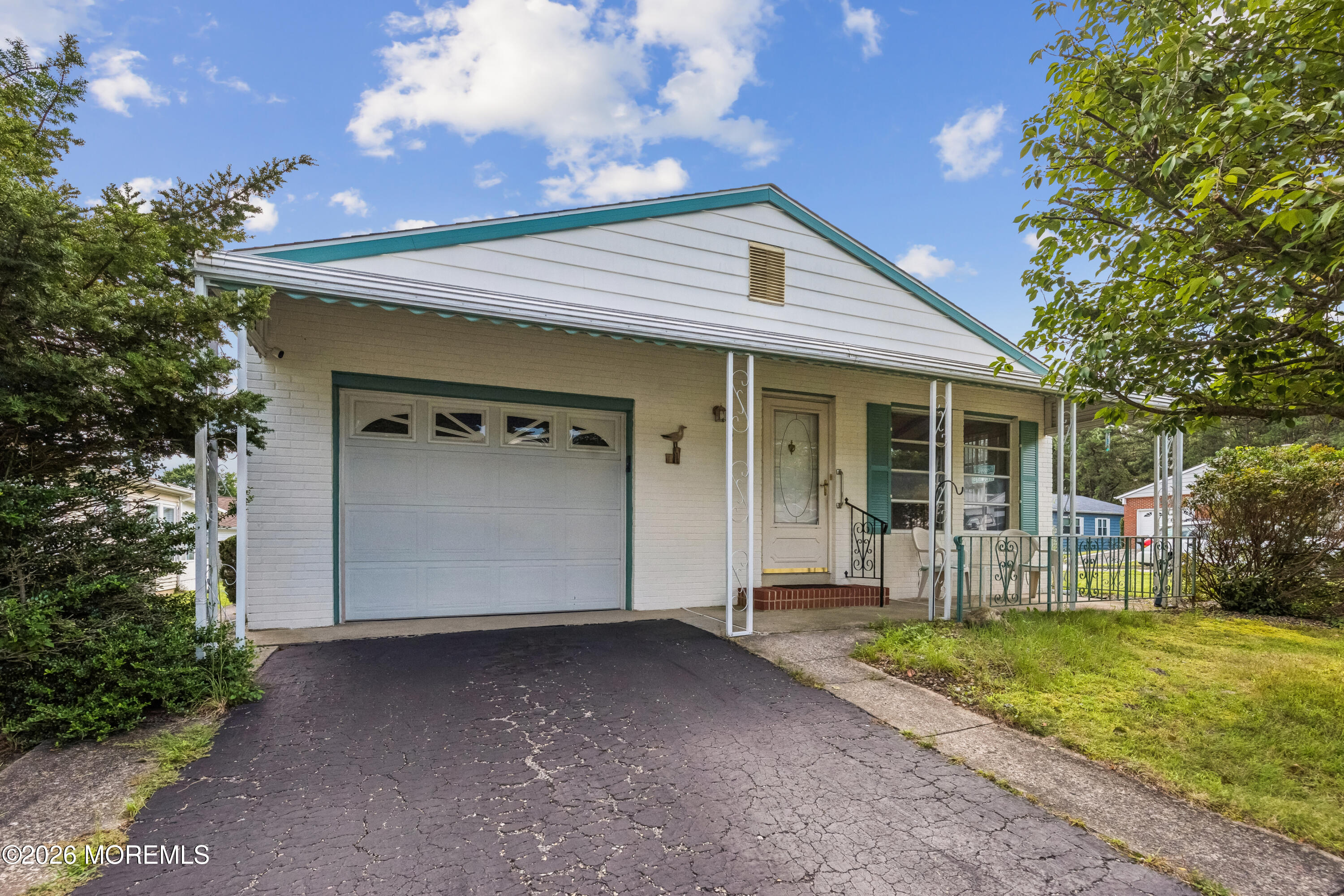 2 Kelowna Court — photo
