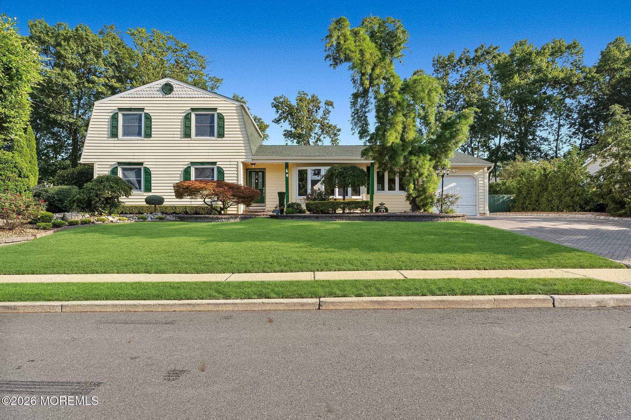 6 Meadowbrook Drive — photo