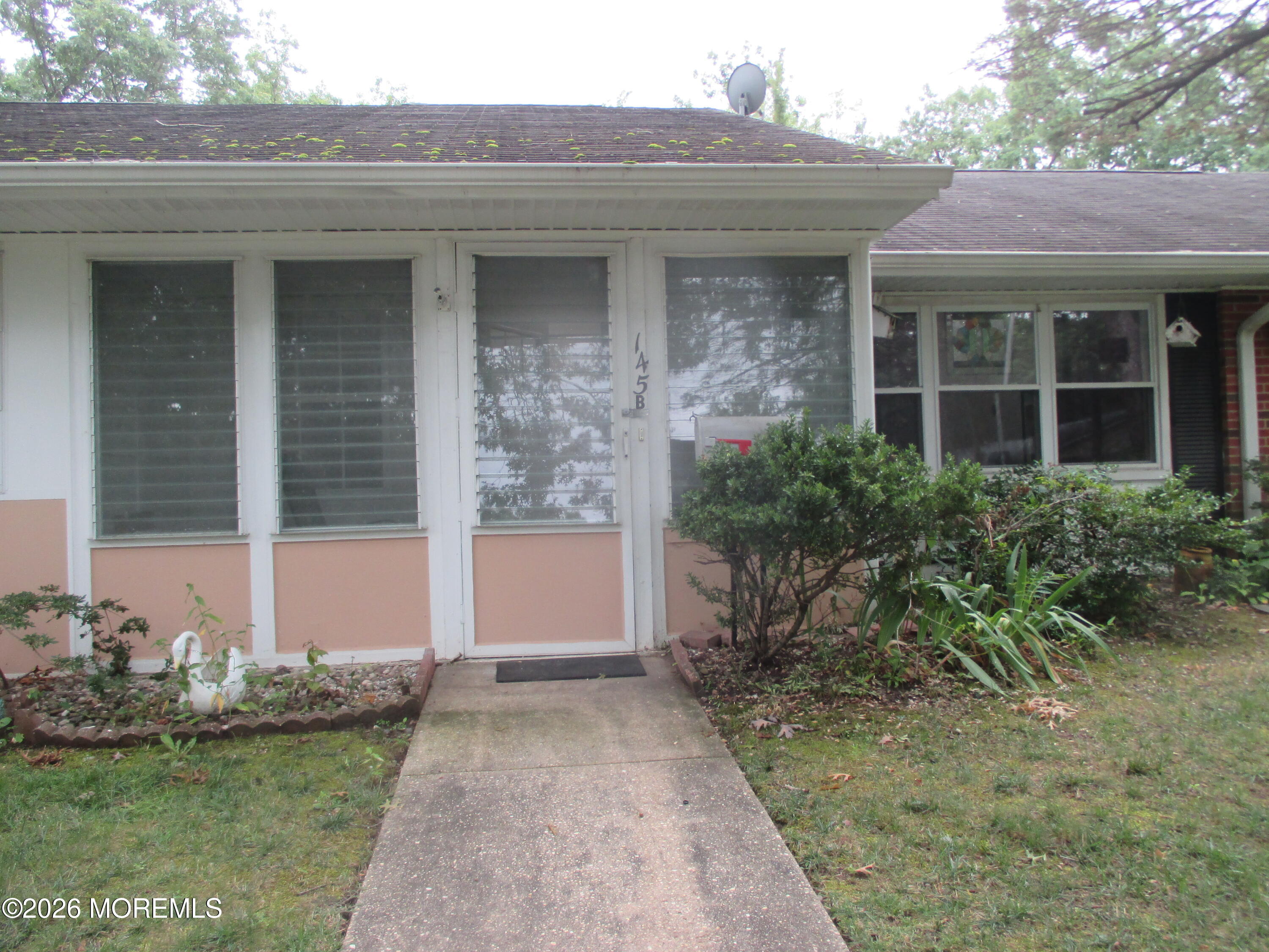 145 Buckingham Drive B — photo