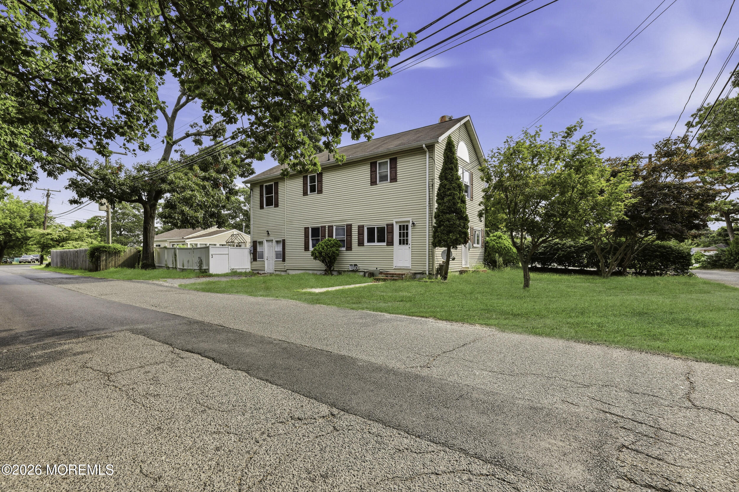 484 Woodpark Drive — photo
