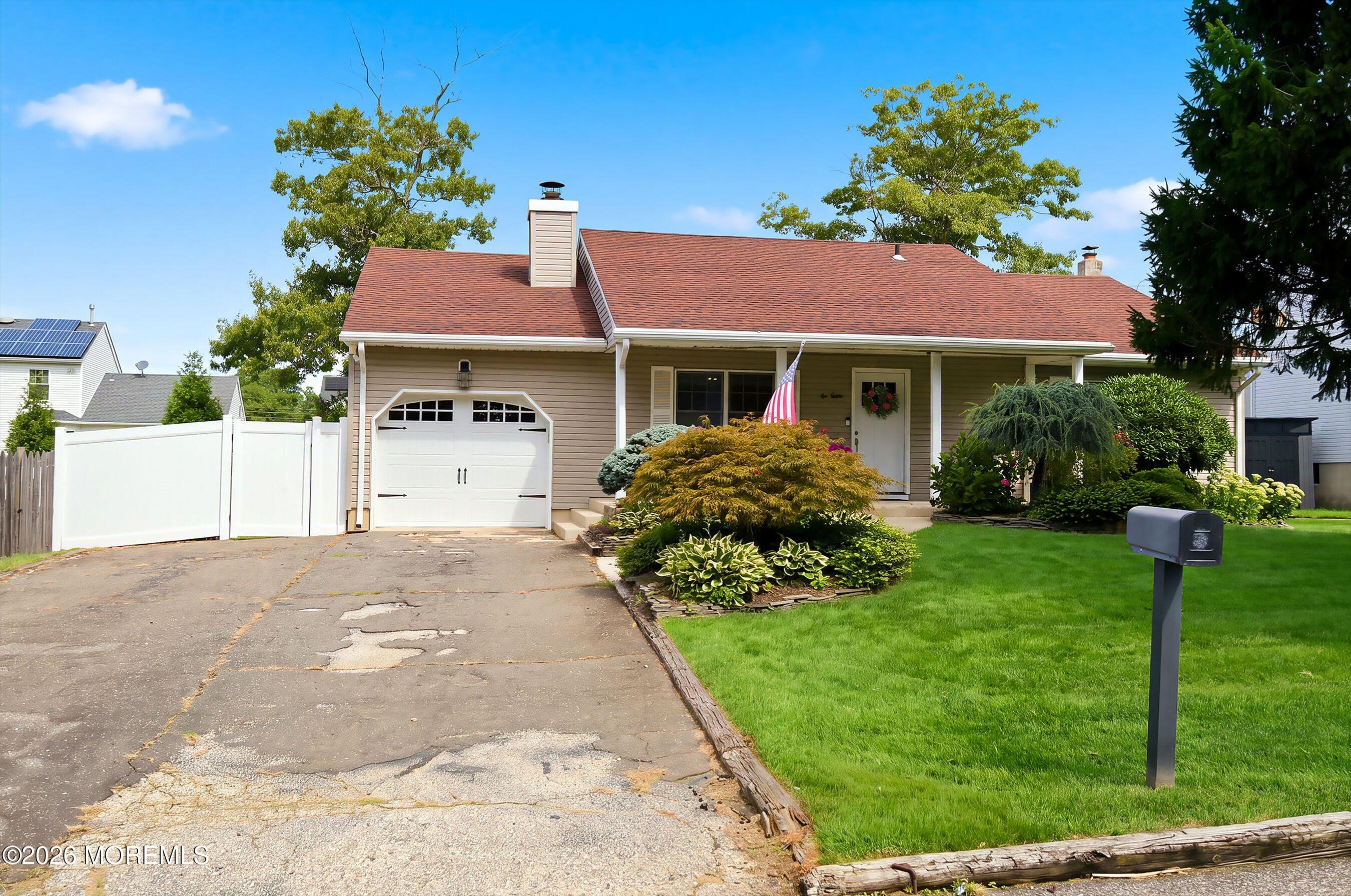 116 Seaspray Road — photo