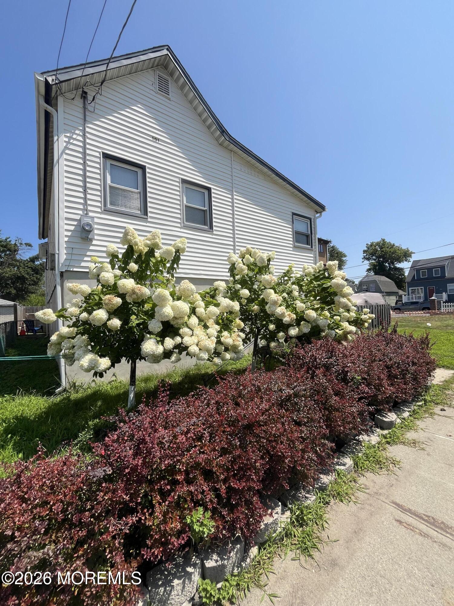 101 Center Avenue — photo
