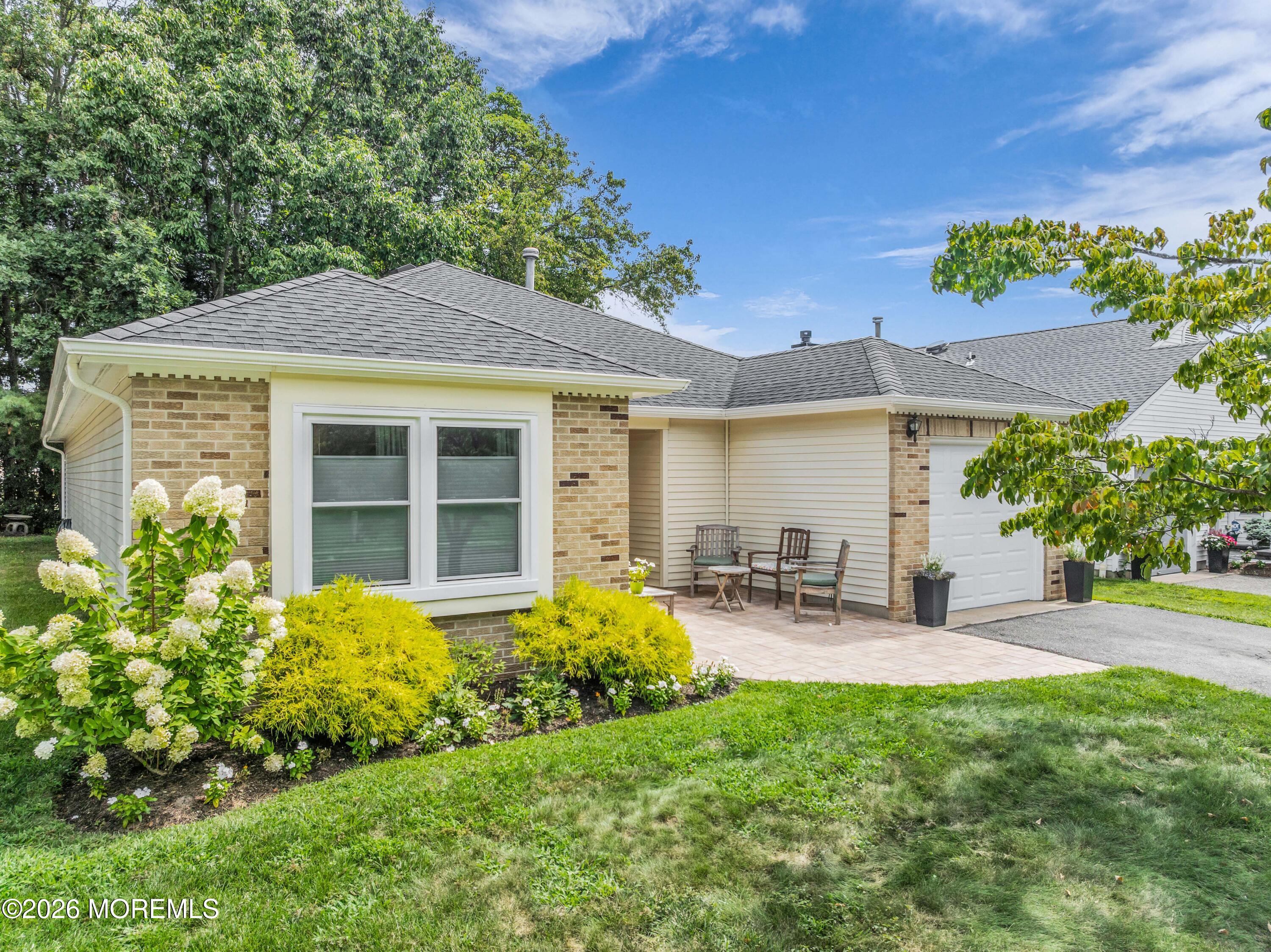 11 Mallard Drive — photo