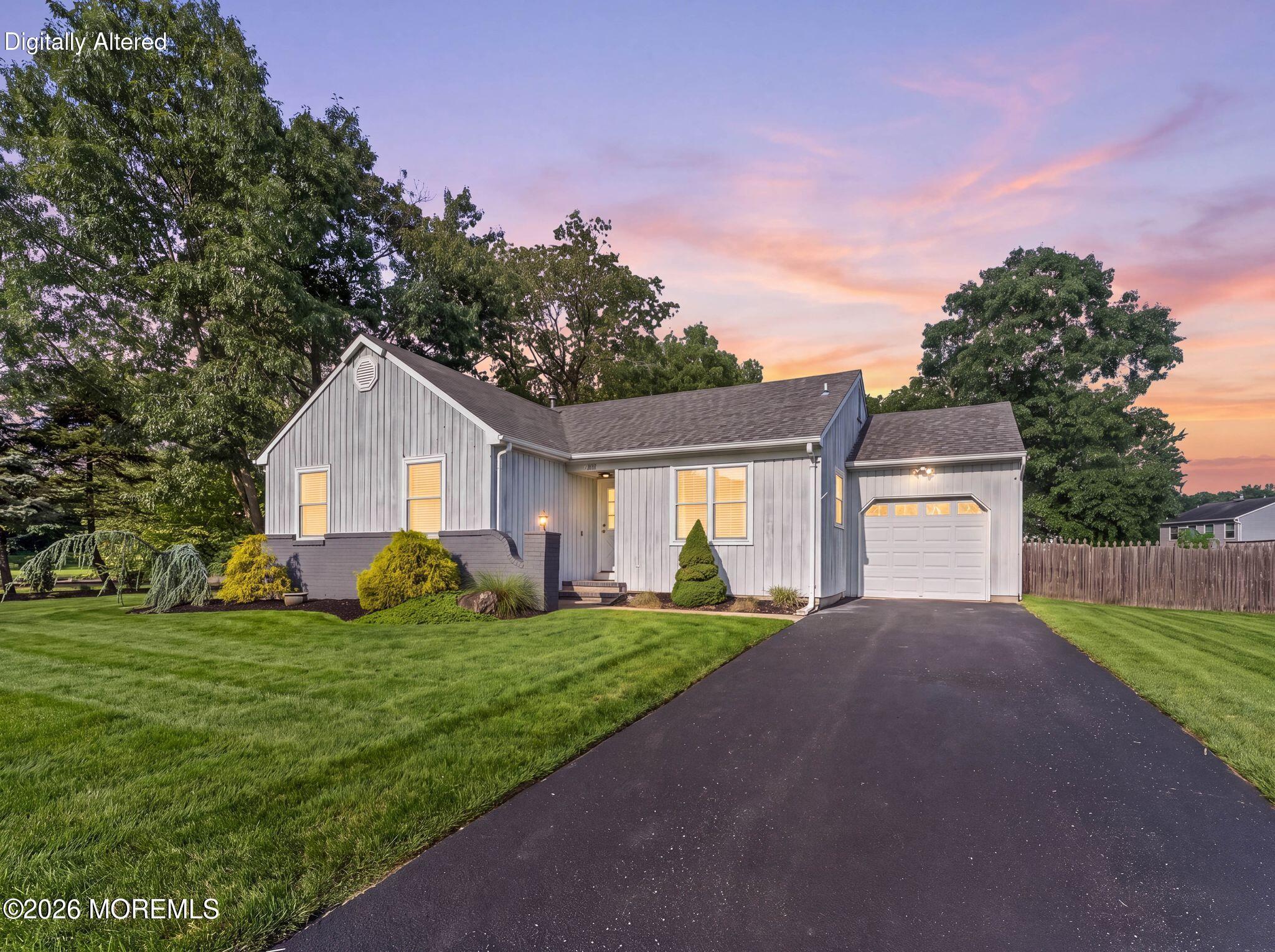 1461 Iroquois Court S — photo